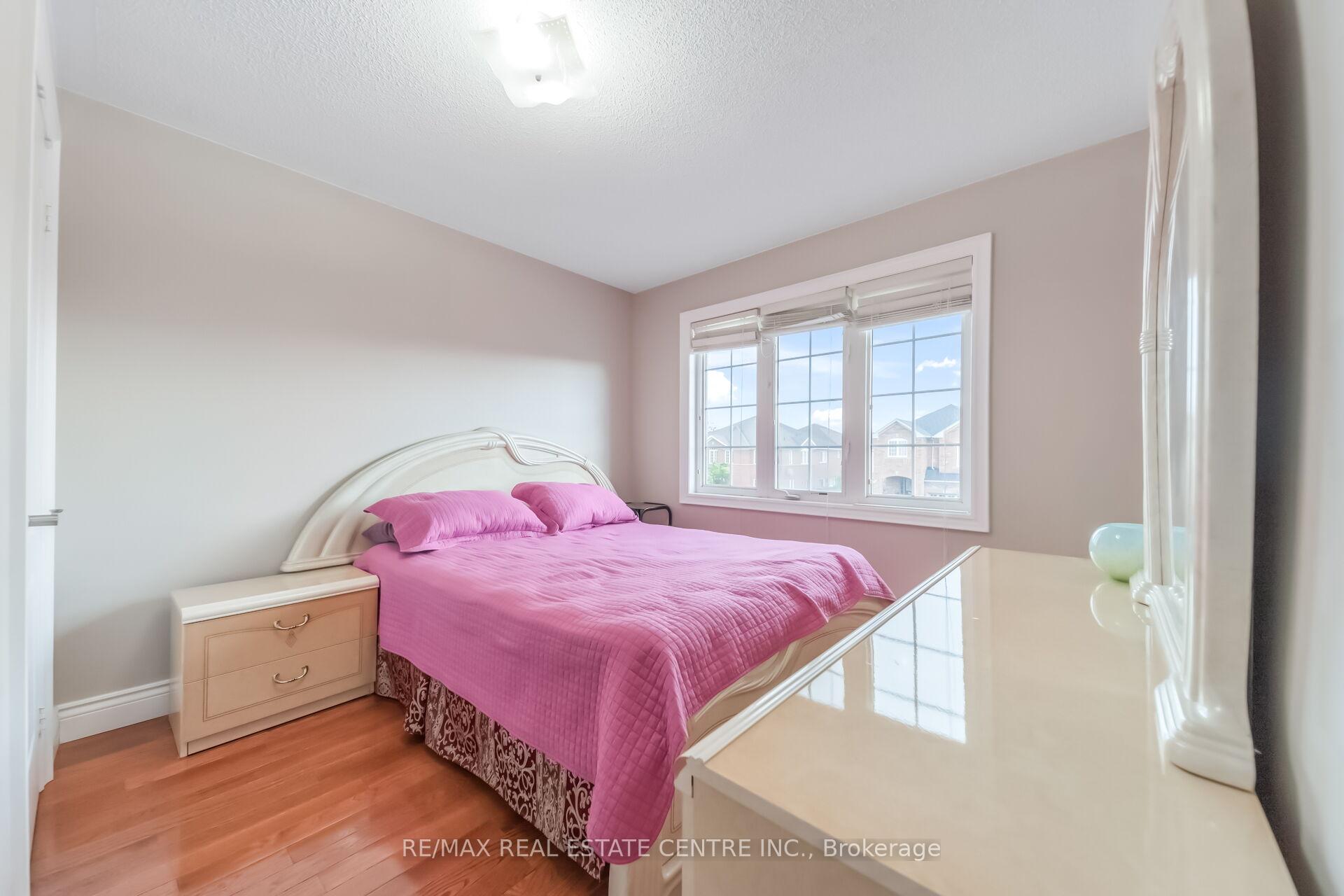 Photo 38 of 69 Crown Victoria Drive, Brampton, Fletcher's Meadow — HOMEH