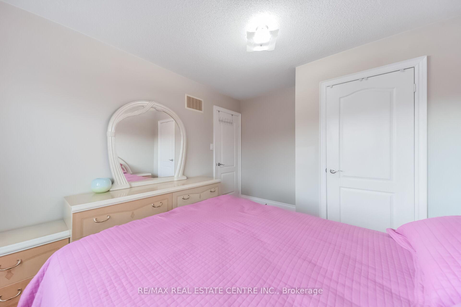 Photo 39 of 69 Crown Victoria Drive, Brampton, Fletcher's Meadow — HOMEH
