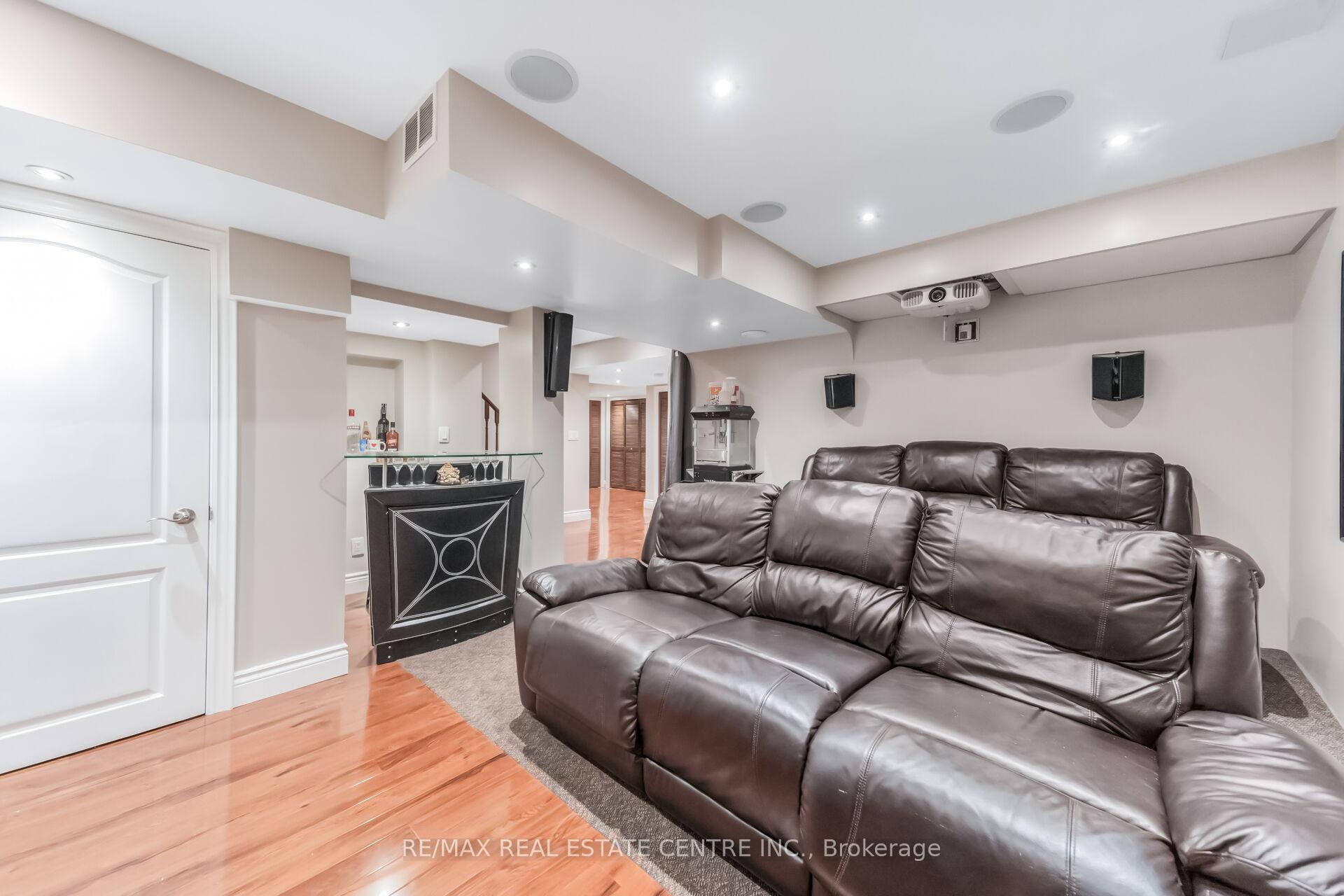 Photo 43 of 69 Crown Victoria Drive, Brampton, Fletcher's Meadow — HOMEH