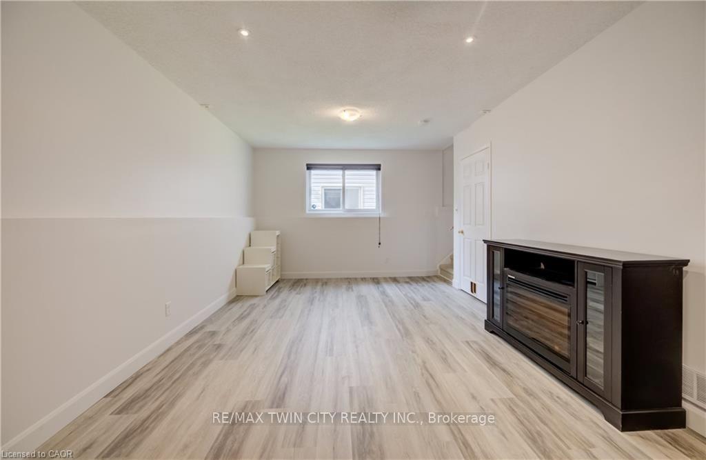 Photo 33 of 67 Chantilly Street, Kitchener, Huron Park — HOMEH