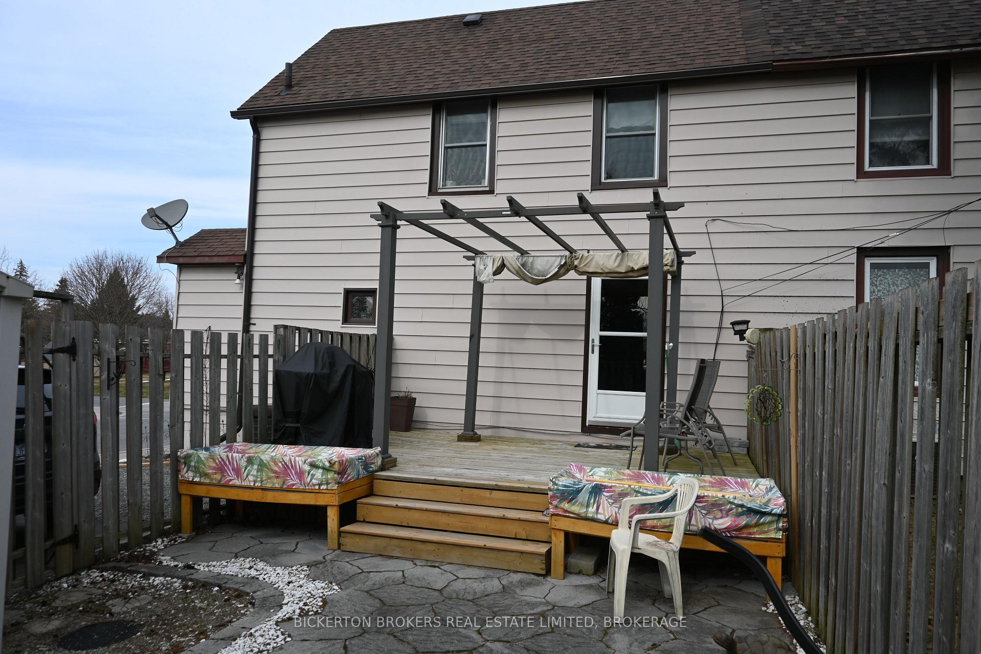 Photo 8 of 292 William Street N, Gananoque, Gananoque — HOMEH