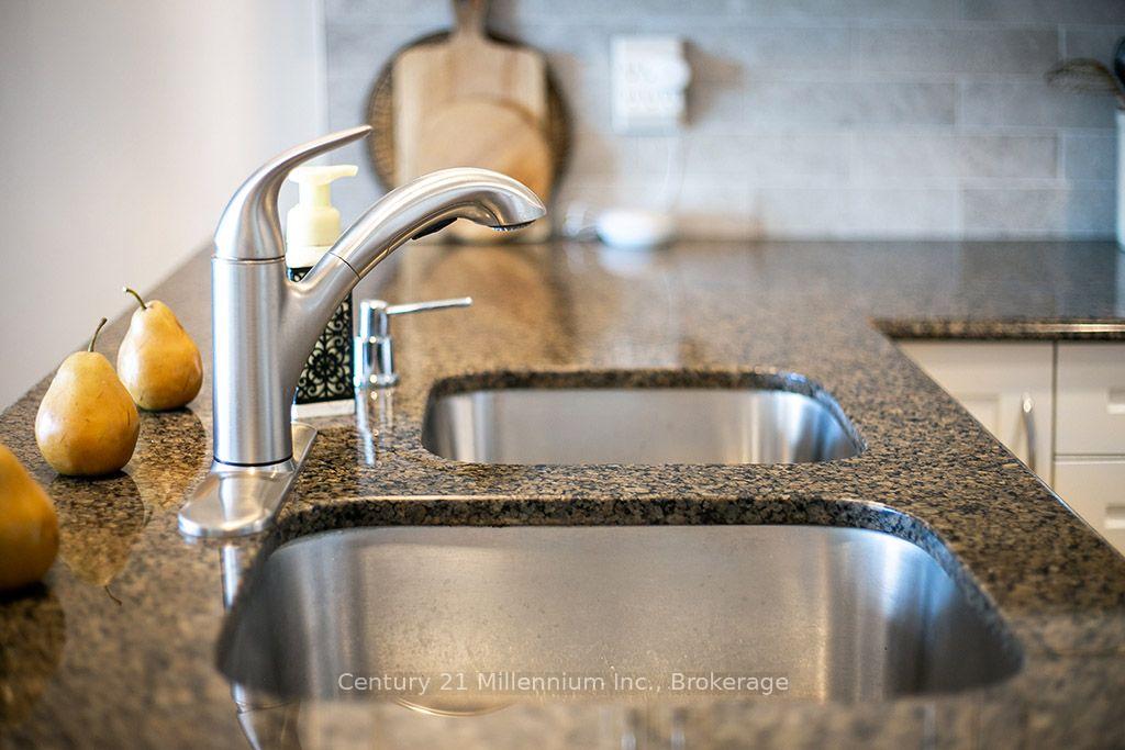 Photo 13 of Unit 802, 24 Ramblings Way, Collingwood — HOMEH