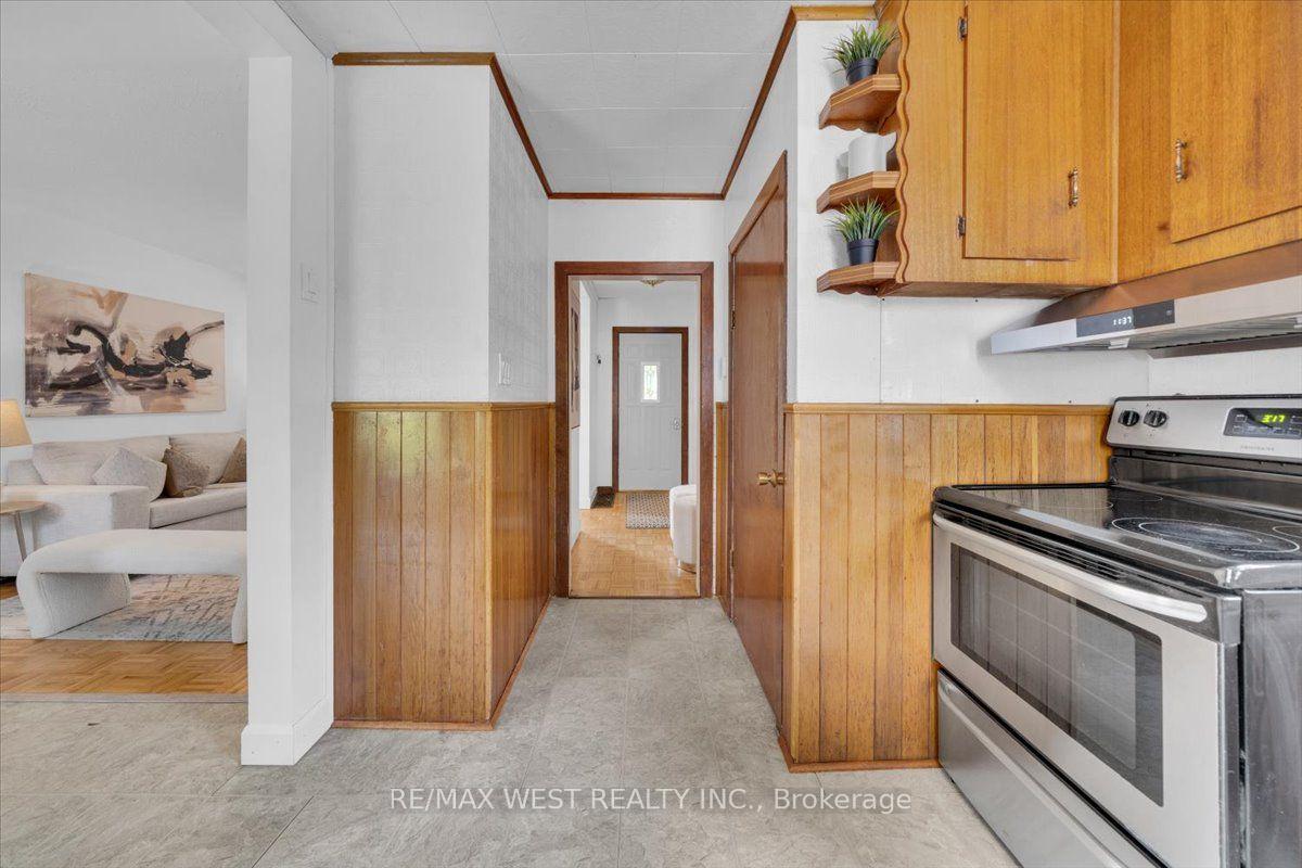 Photo 10 of 73 Seventeenth Street, Etobicoke, New Toronto — HOMEH