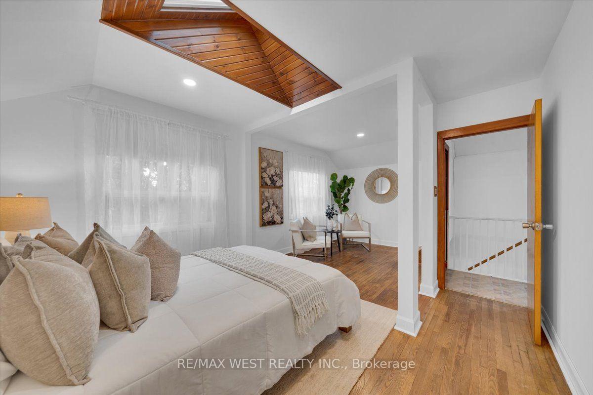Photo 13 of 73 Seventeenth Street, Etobicoke, New Toronto — HOMEH