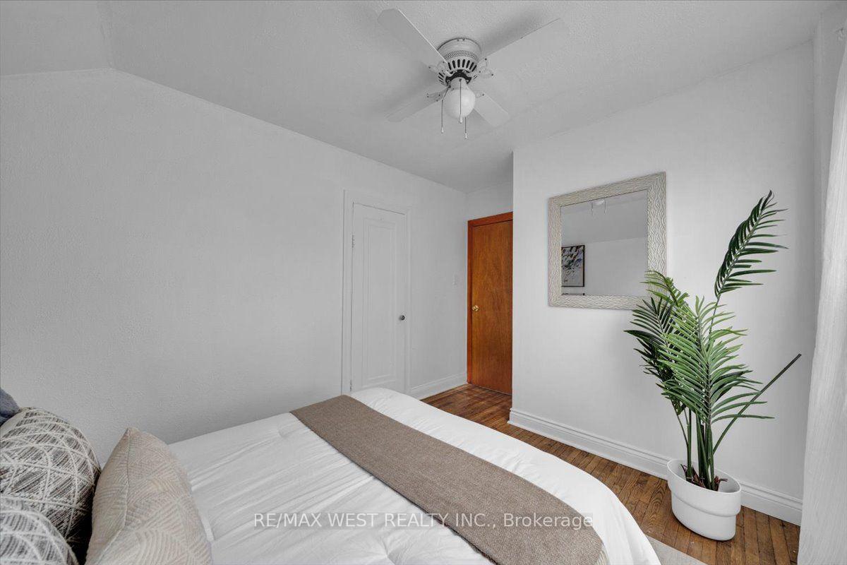 Photo 16 of 73 Seventeenth Street, Etobicoke, New Toronto — HOMEH