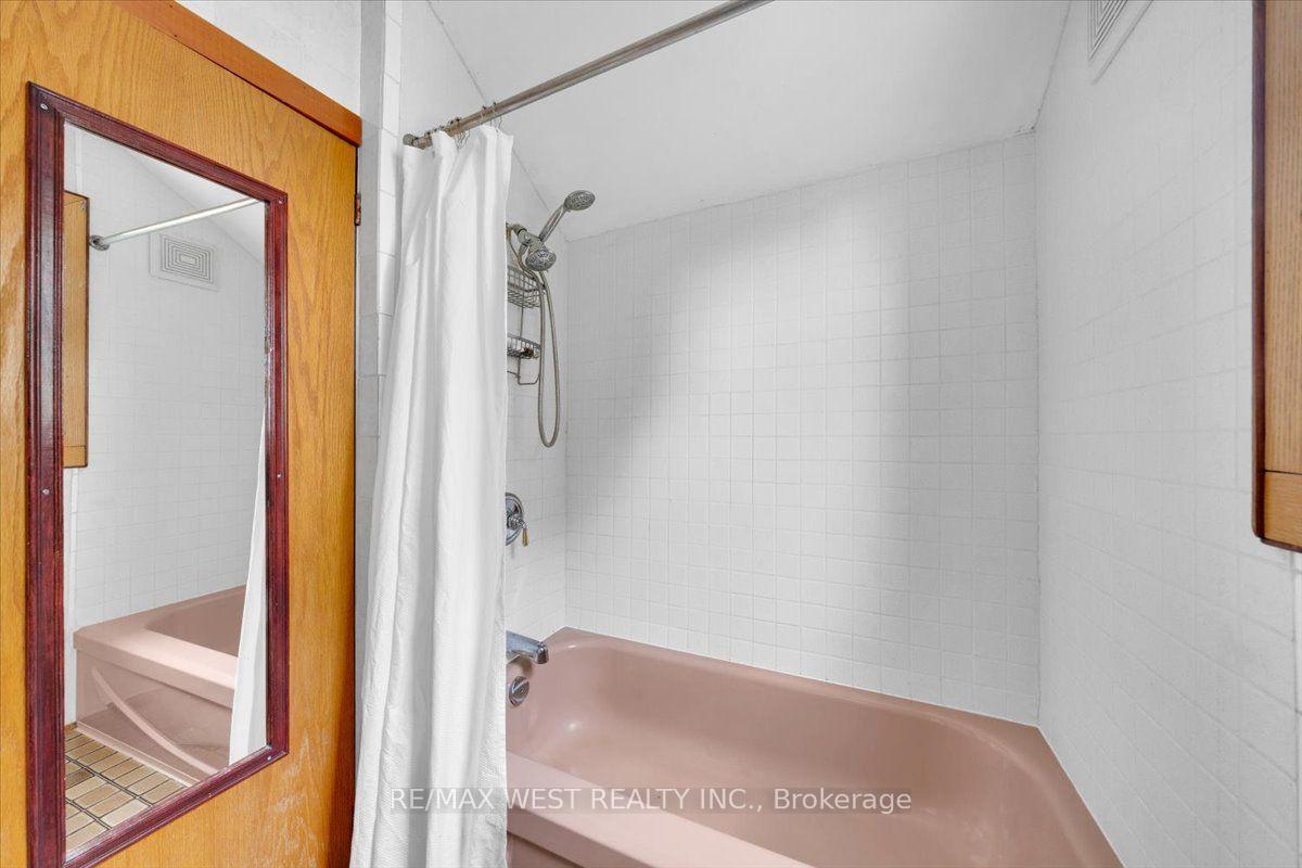 Photo 18 of 73 Seventeenth Street, Etobicoke, New Toronto — HOMEH