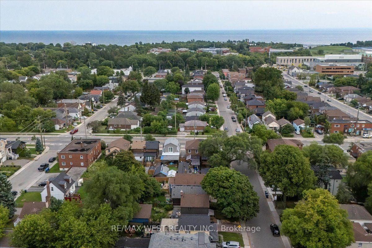 Photo 32 of 73 Seventeenth Street, Etobicoke, New Toronto — HOMEH
