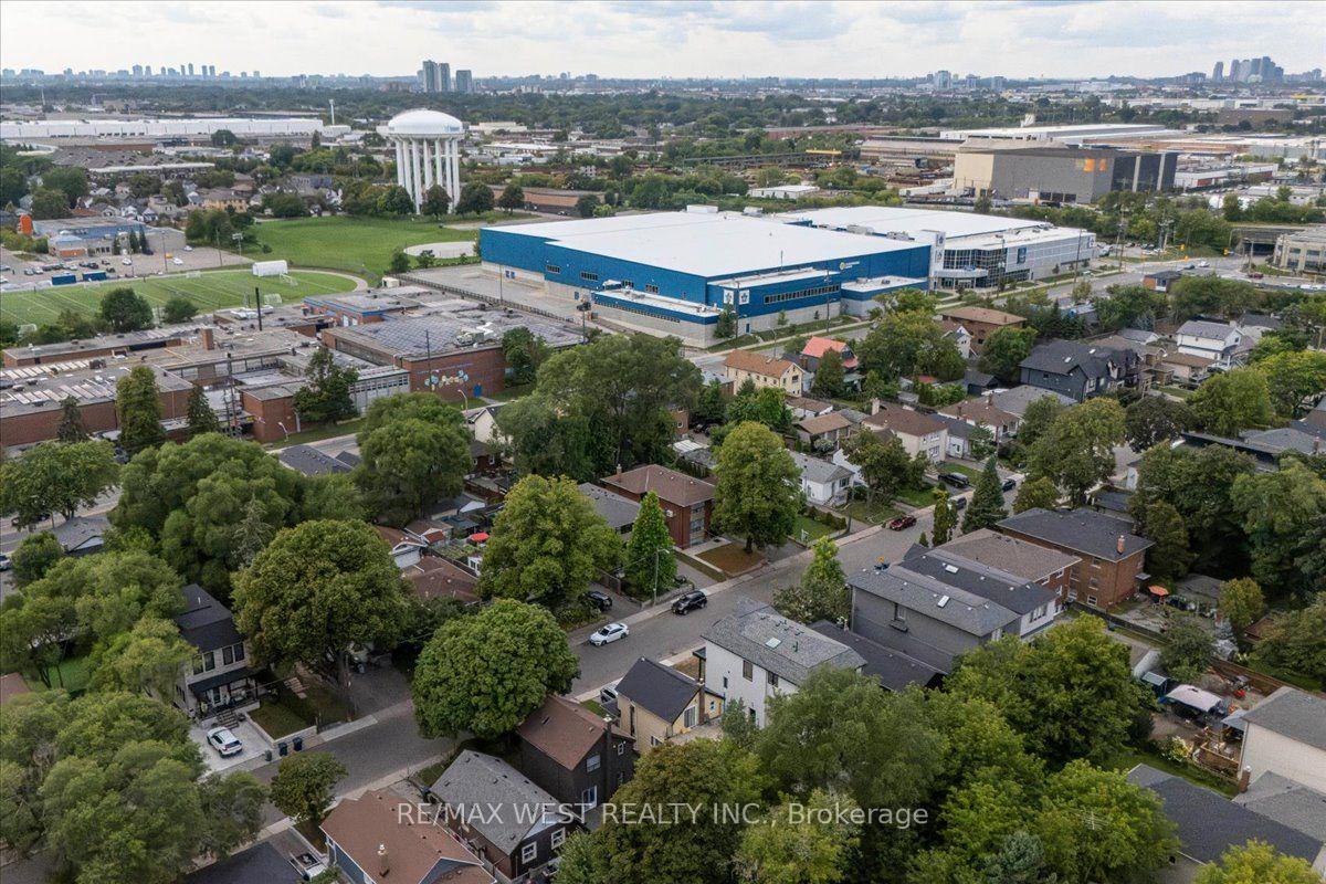 Photo 34 of 73 Seventeenth Street, Etobicoke, New Toronto — HOMEH