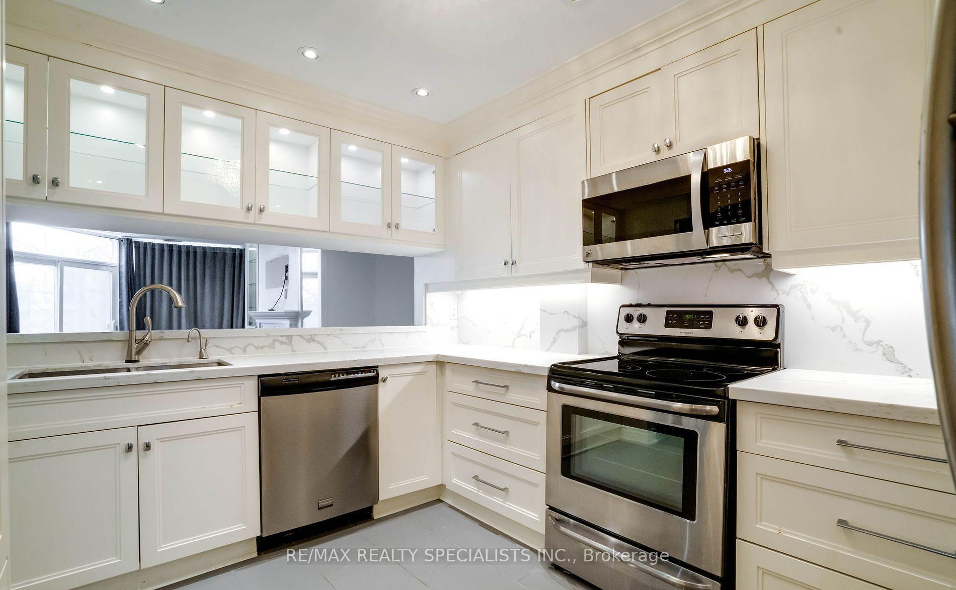 Photo 2 of Unit TH5, 100 Arbors Lane, Vaughan, West Woodbridge — HOMEH