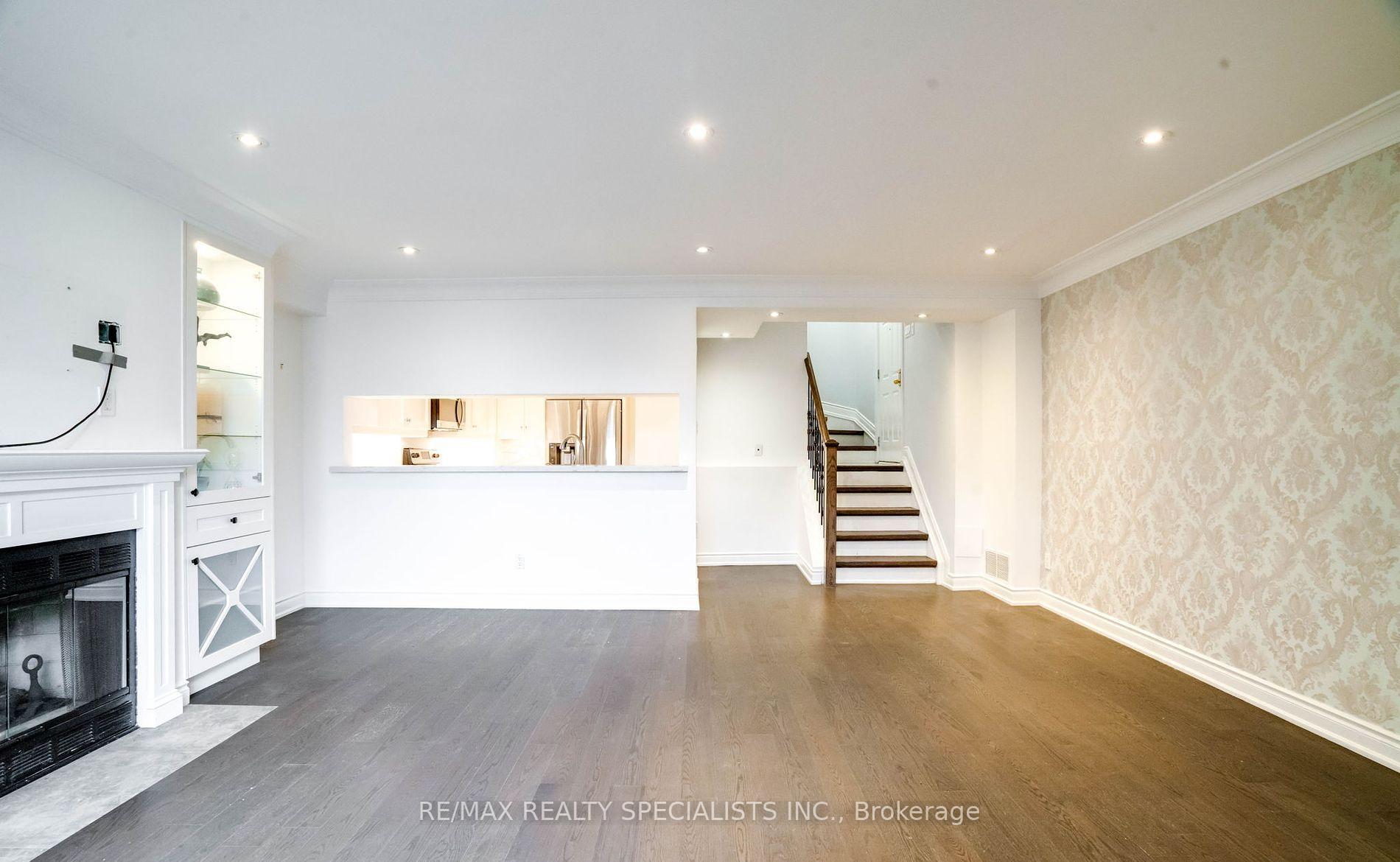 Photo 5 of Unit TH5, 100 Arbors Lane, Vaughan, West Woodbridge — HOMEH