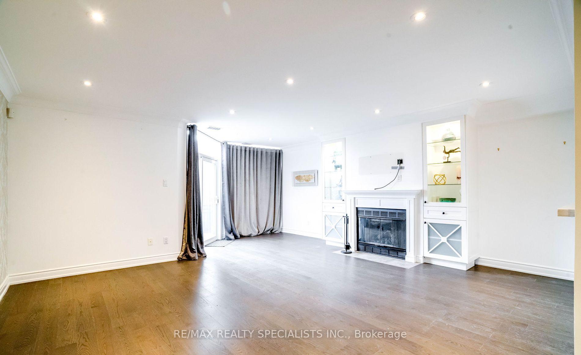 Photo 7 of Unit TH5, 100 Arbors Lane, Vaughan, West Woodbridge — HOMEH