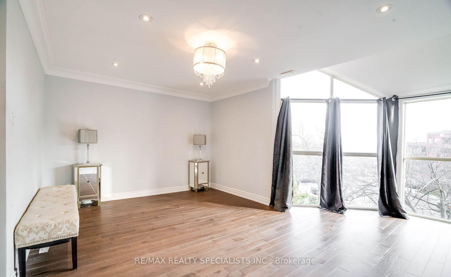 Photo 10 of Unit TH5, 100 Arbors Lane, Vaughan, West Woodbridge — HOMEH