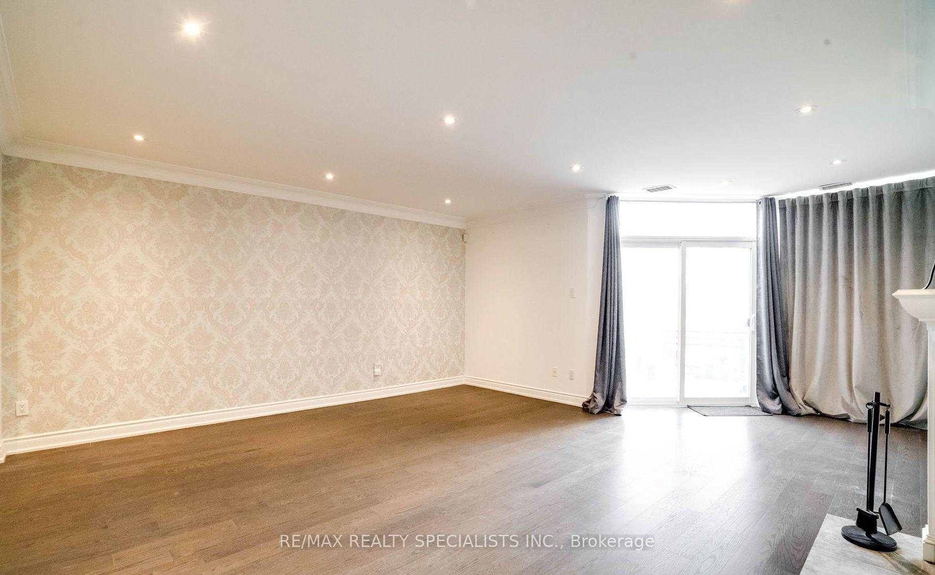 Photo 11 of Unit TH5, 100 Arbors Lane, Vaughan, West Woodbridge — HOMEH