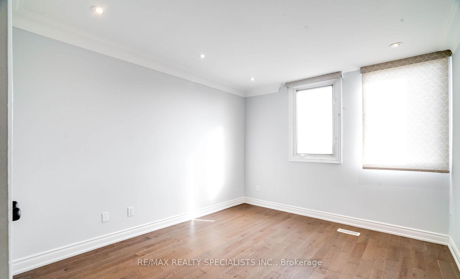 Photo 14 of Unit TH5, 100 Arbors Lane, Vaughan, West Woodbridge — HOMEH