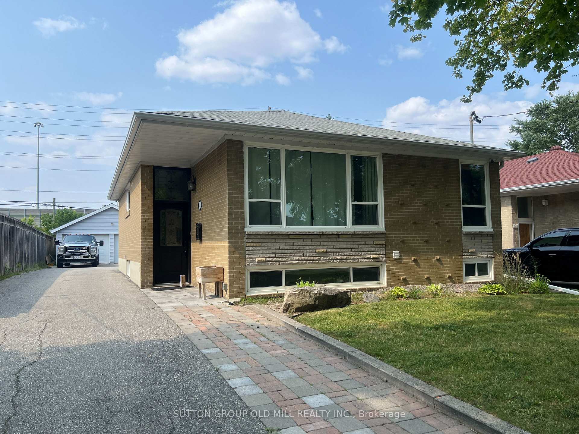 Photo 2 of Unit Basement, 126 Rangoon Road, Etobicoke, Eringate-Centennial-West Deane — HOMEH