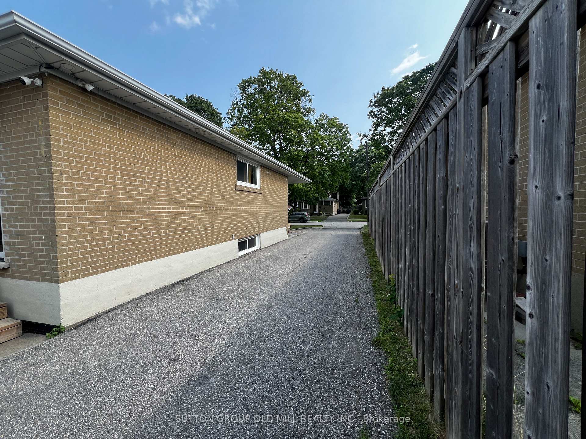 Photo 4 of Unit Basement, 126 Rangoon Road, Etobicoke, Eringate-Centennial-West Deane — HOMEH