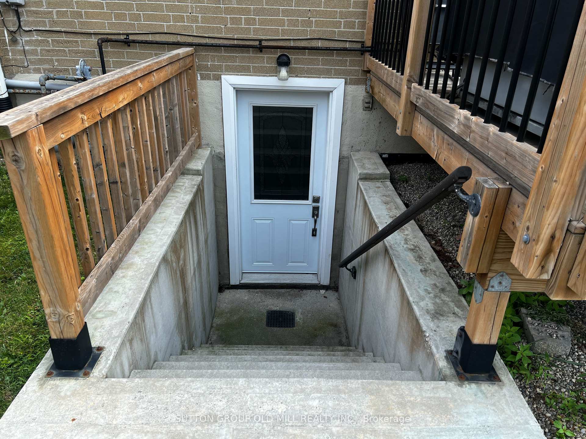 Photo 7 of Unit Basement, 126 Rangoon Road, Etobicoke, Eringate-Centennial-West Deane — HOMEH