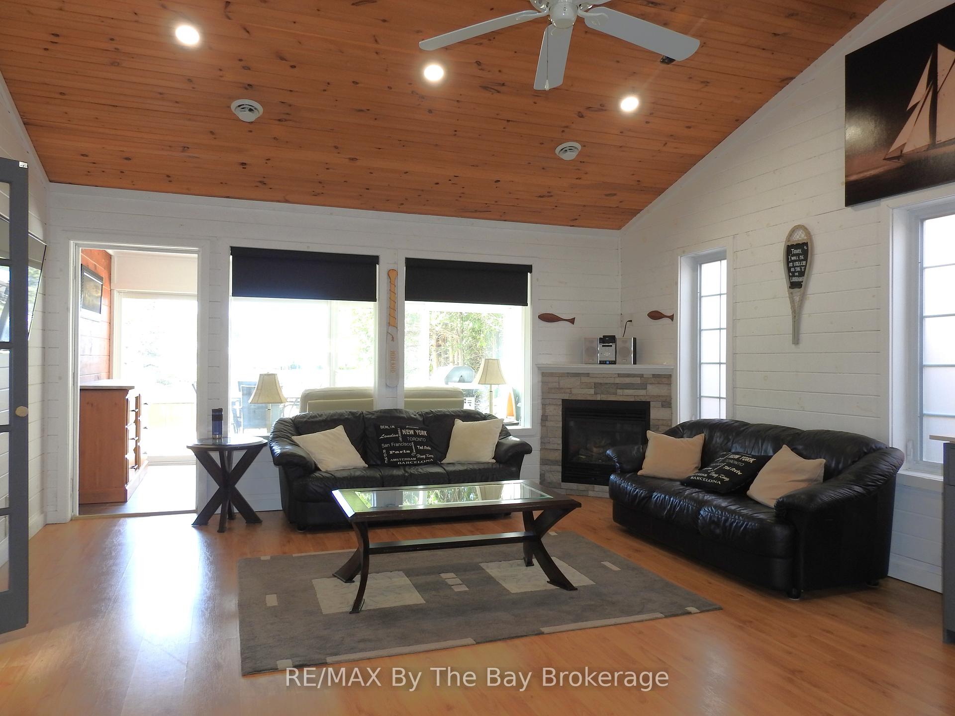 Photo 4 of 11 Cabin Crescent, Wasaga Beach — HOMEH