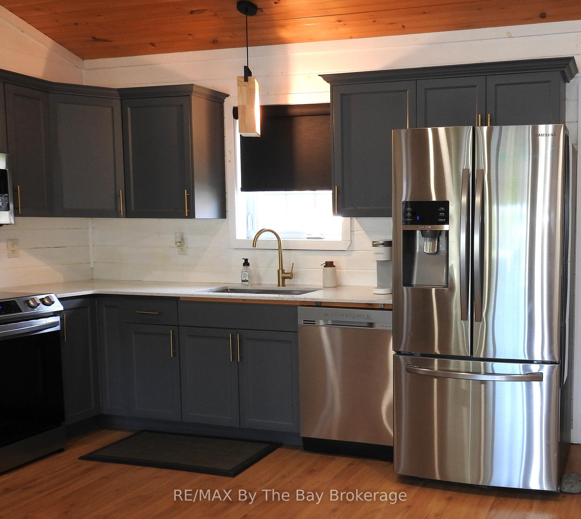 Photo 6 of 11 Cabin Crescent, Wasaga Beach — HOMEH