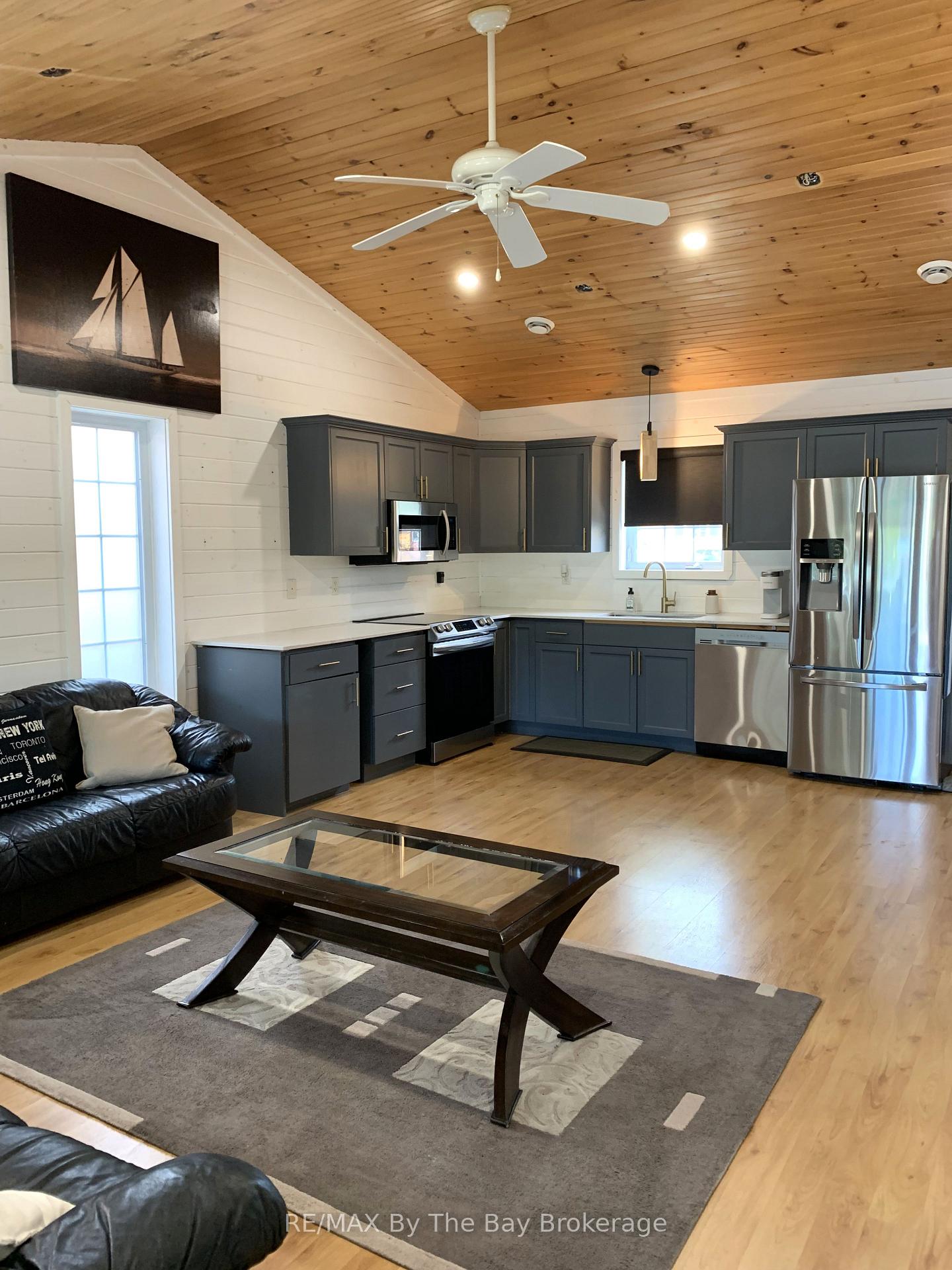 Photo 8 of 11 Cabin Crescent, Wasaga Beach — HOMEH