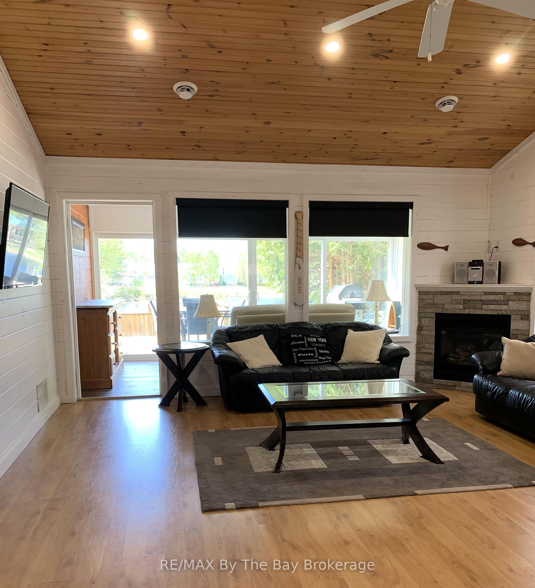 Photo 9 of 11 Cabin Crescent, Wasaga Beach — HOMEH