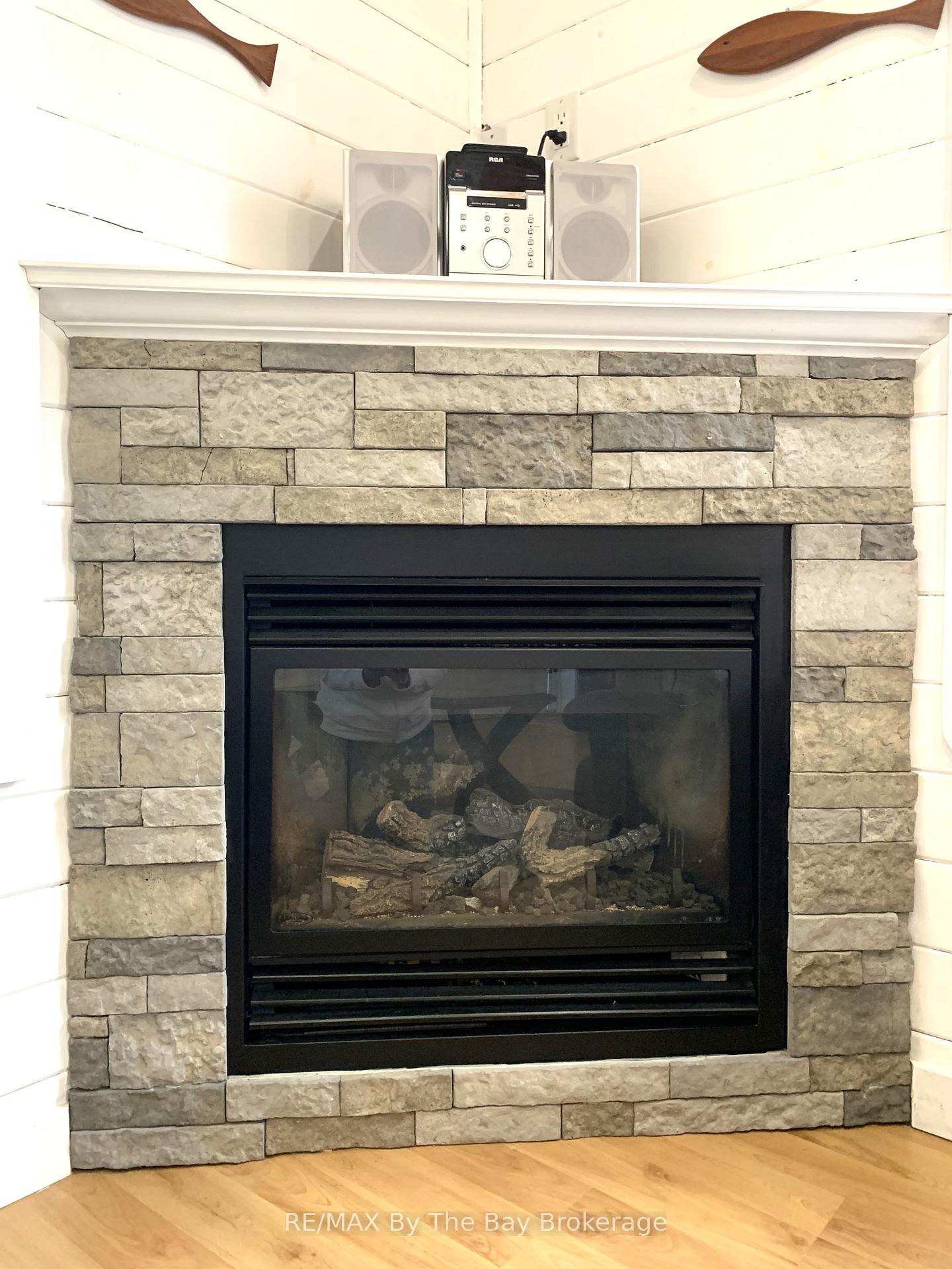 Photo 10 of 11 Cabin Crescent, Wasaga Beach — HOMEH