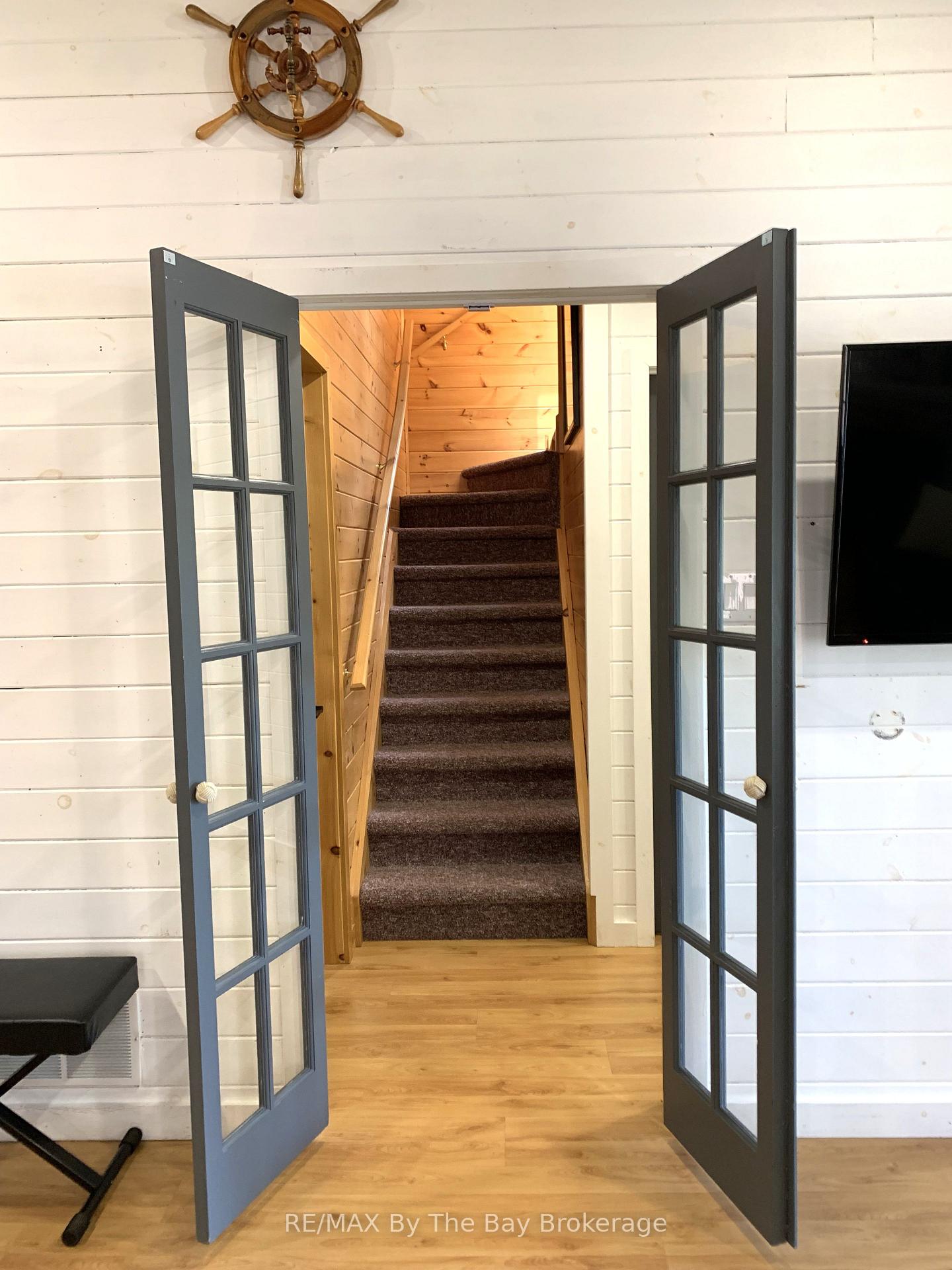Photo 13 of 11 Cabin Crescent, Wasaga Beach — HOMEH