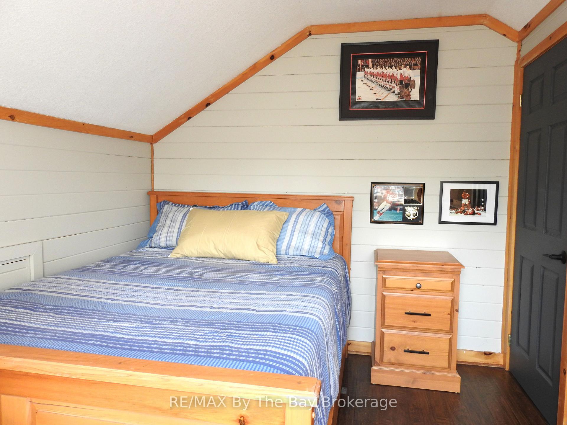 Photo 14 of 11 Cabin Crescent, Wasaga Beach — HOMEH
