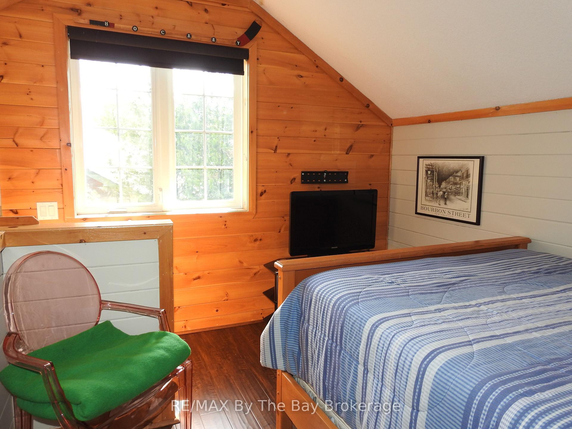 Photo 15 of 11 Cabin Crescent, Wasaga Beach — HOMEH