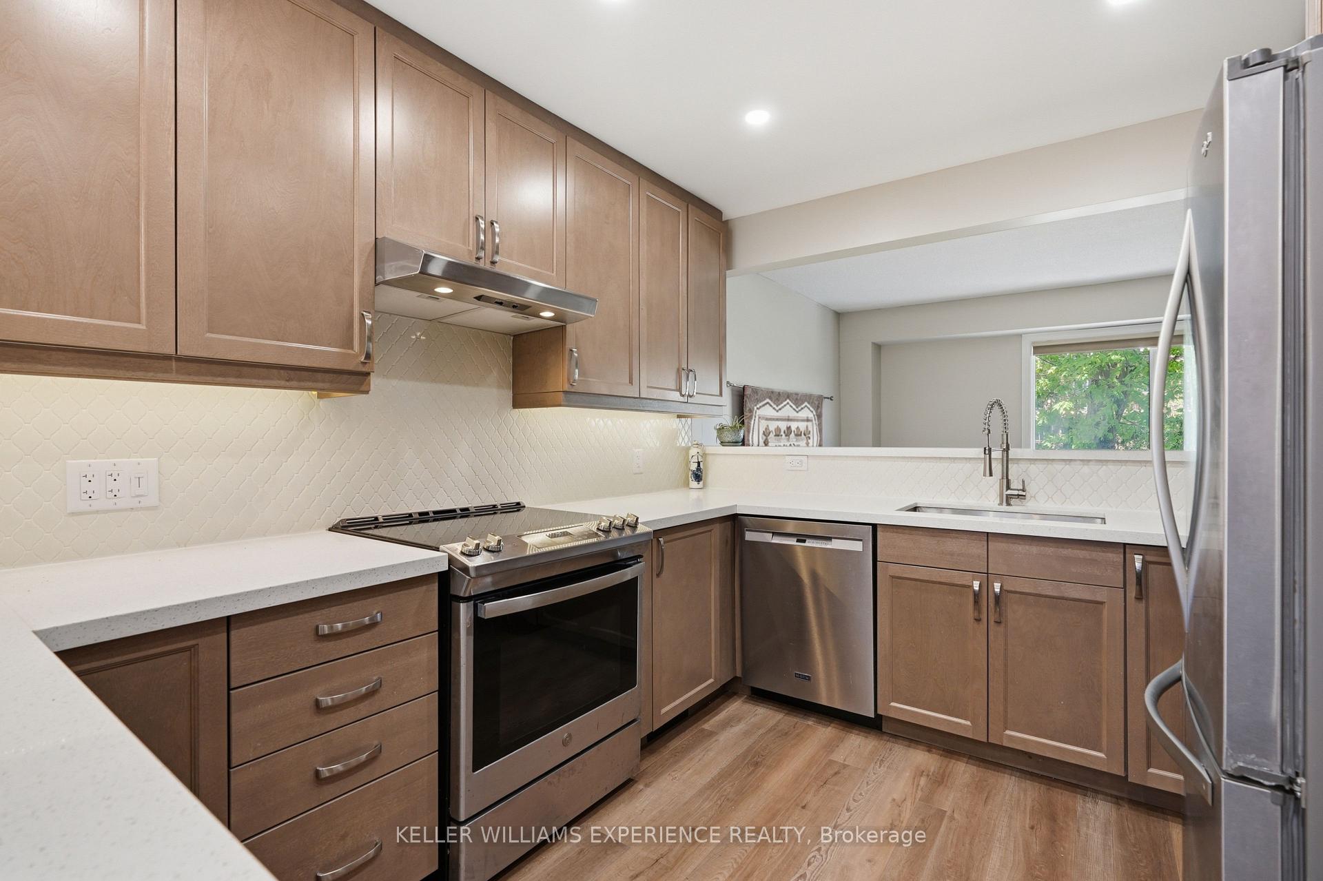 Photo 3 of Unit 8, 246 Tupper Boulevard, New Tecumseth, Alliston — HOMEH