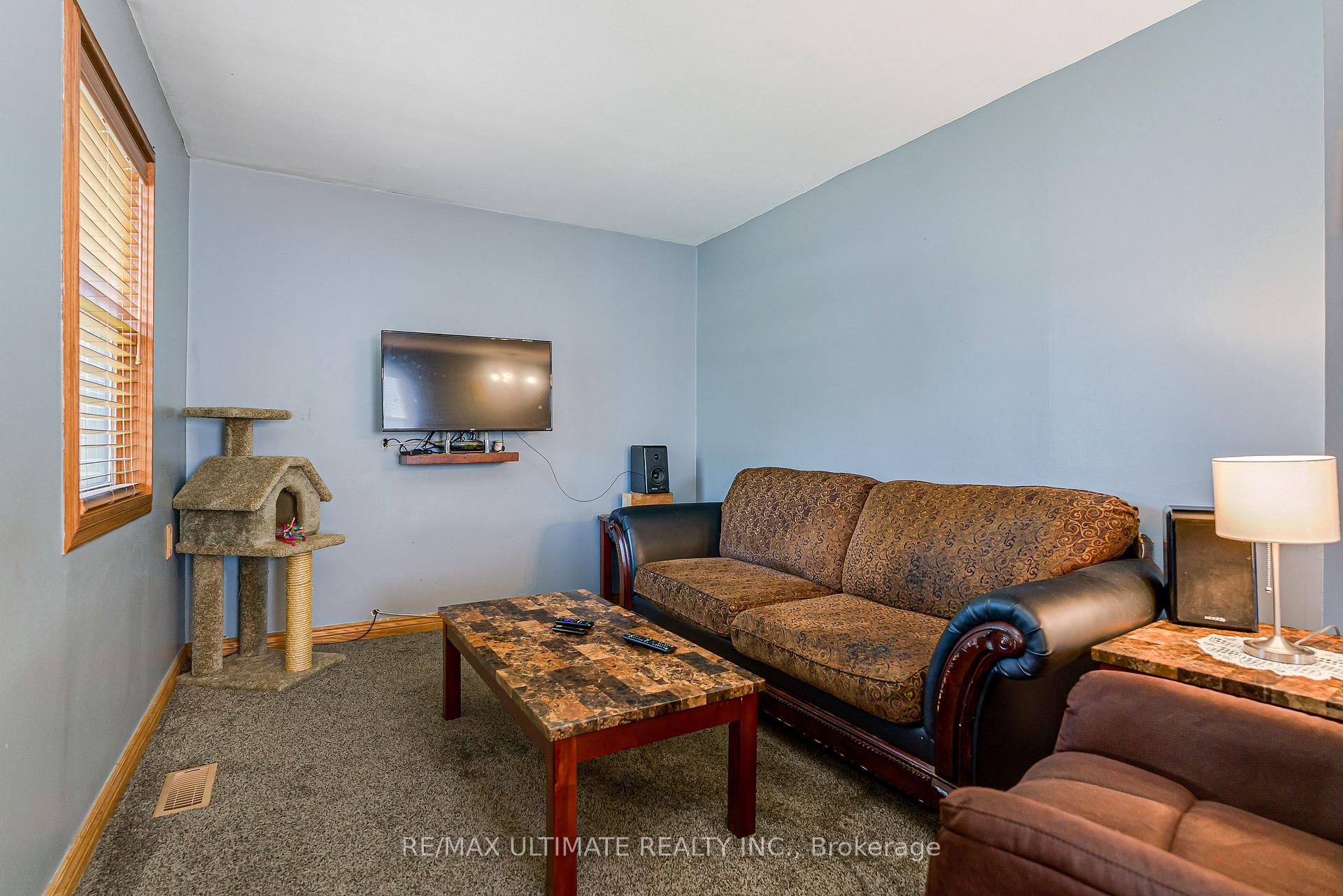Photo 8 of 632 Trethewey Drive, North York, Brookhaven-Amesbury — HOMEH