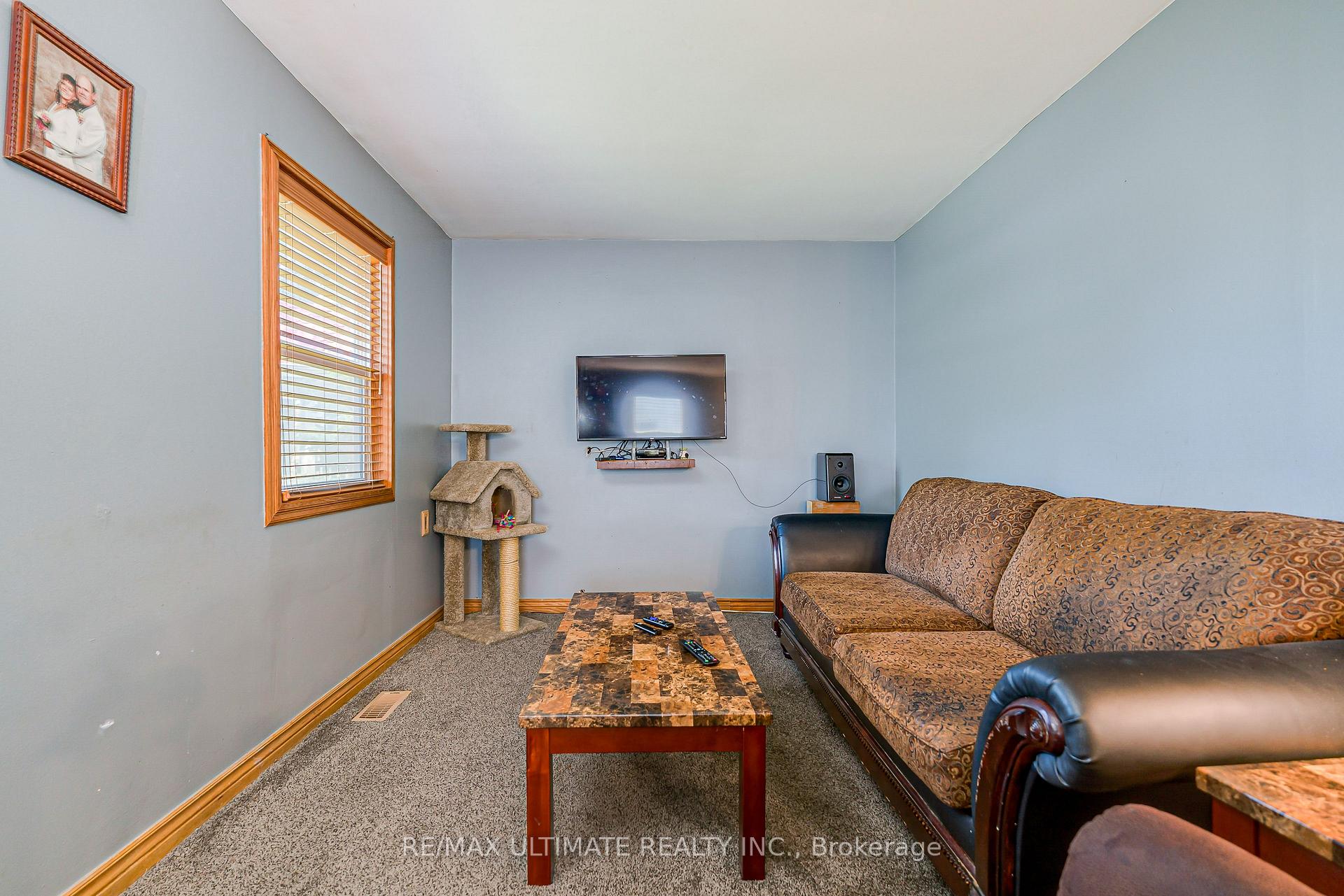 Photo 7 of 632 Trethewey Drive, North York, Brookhaven-Amesbury — HOMEH