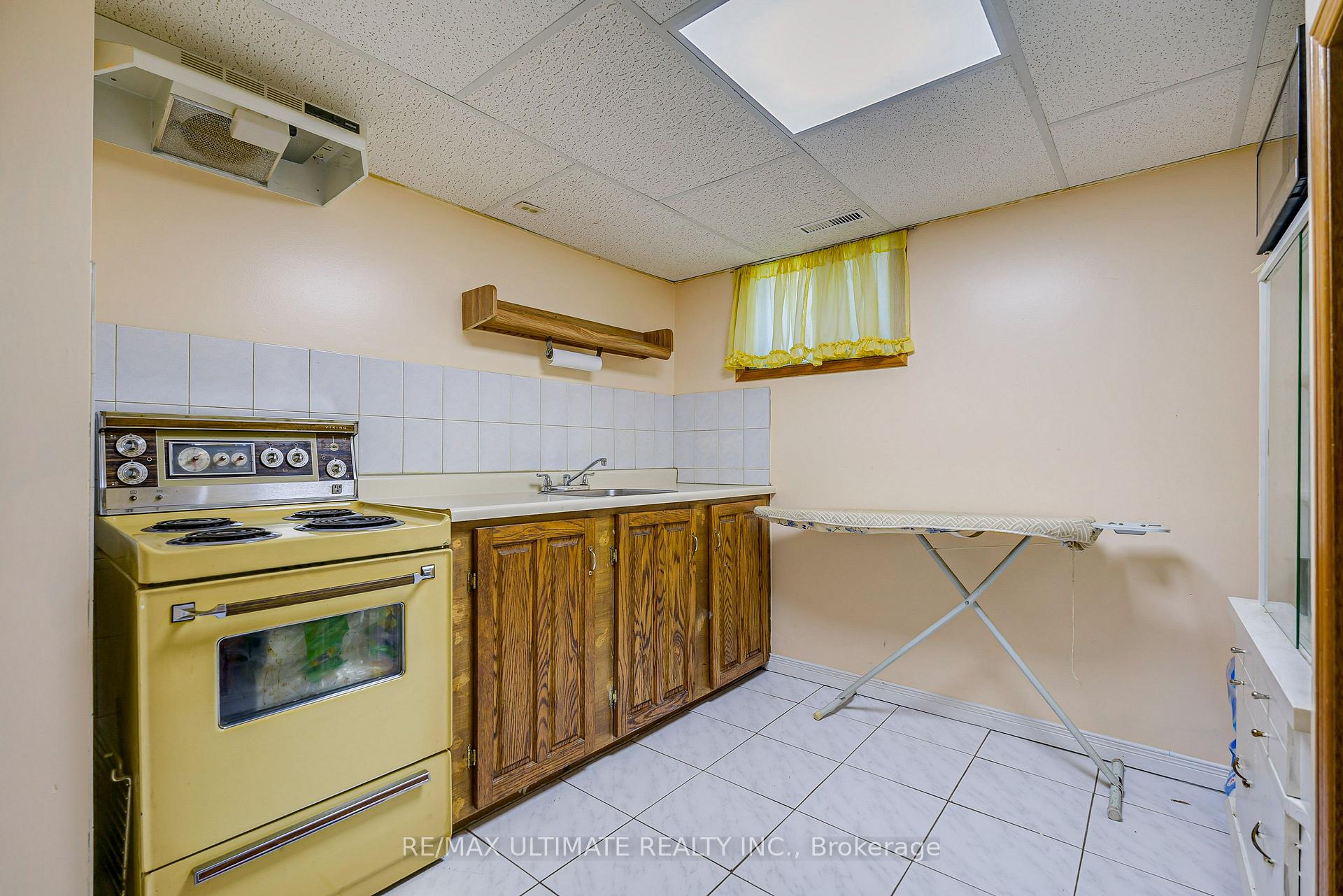 Photo 24 of 632 Trethewey Drive, North York, Brookhaven-Amesbury — HOMEH
