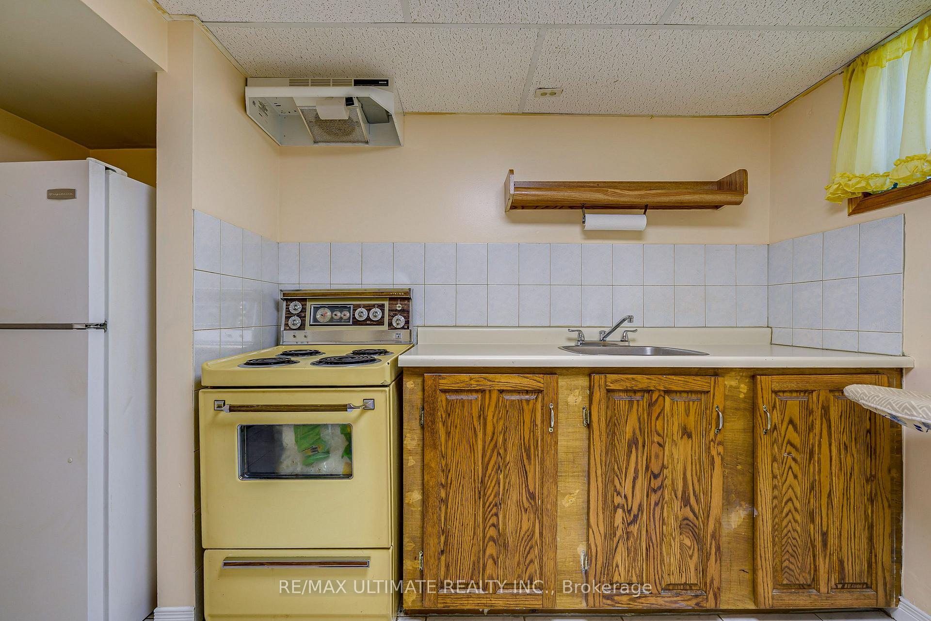 Photo 27 of 632 Trethewey Drive, North York, Brookhaven-Amesbury — HOMEH