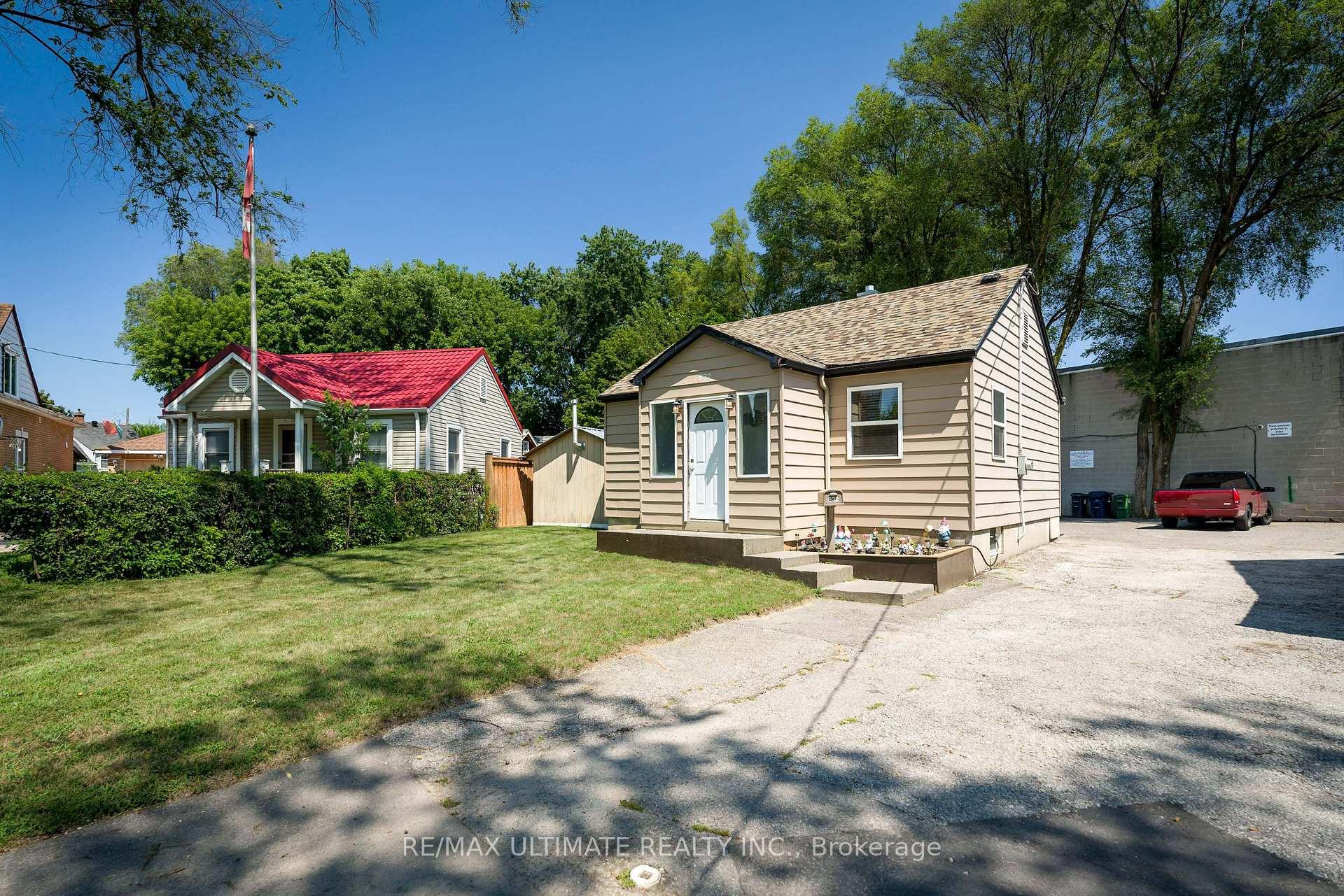 Photo 31 of 632 Trethewey Drive, North York, Brookhaven-Amesbury — HOMEH
