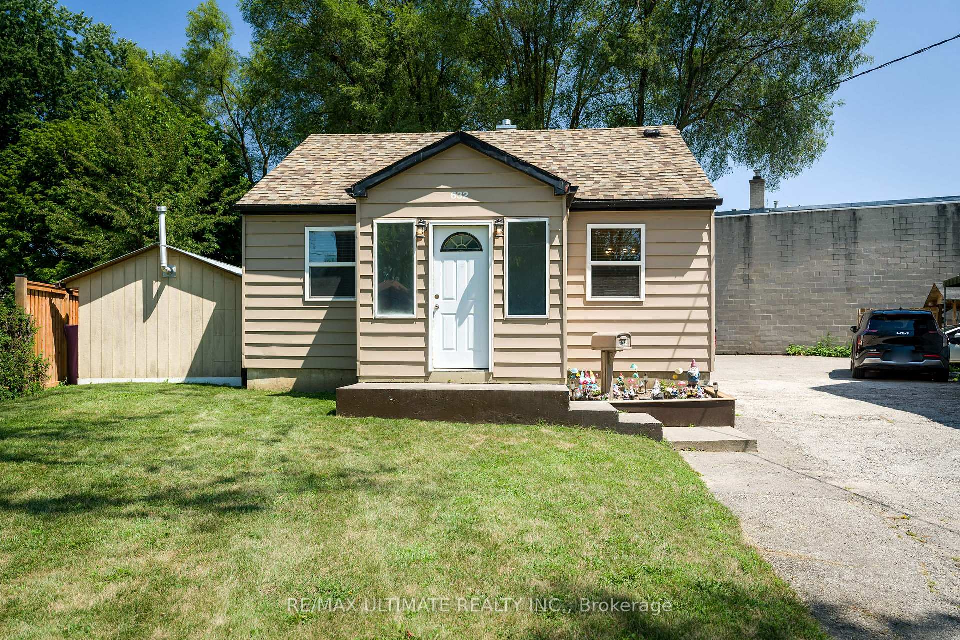 Photo 32 of 632 Trethewey Drive, North York, Brookhaven-Amesbury — HOMEH