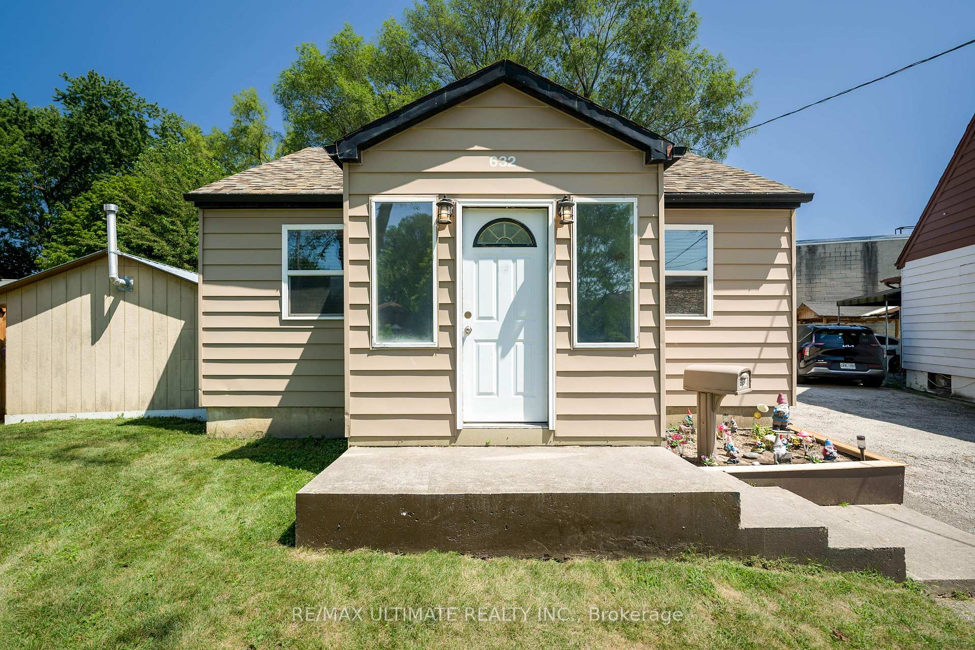 Photo 34 of 632 Trethewey Drive, North York, Brookhaven-Amesbury — HOMEH