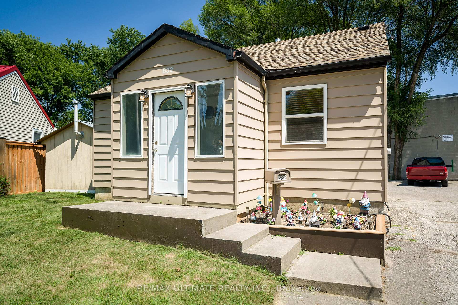 Photo 35 of 632 Trethewey Drive, North York, Brookhaven-Amesbury — HOMEH