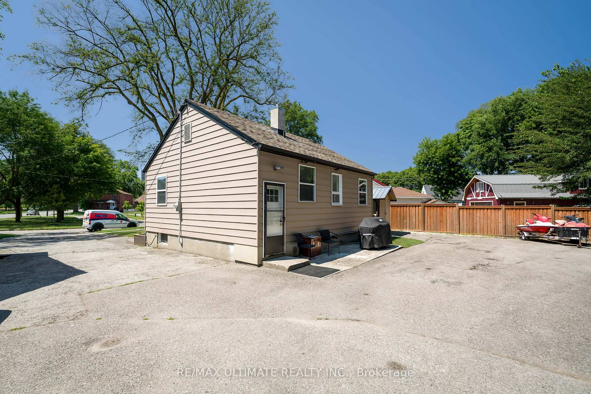 Photo 37 of 632 Trethewey Drive, North York, Brookhaven-Amesbury — HOMEH