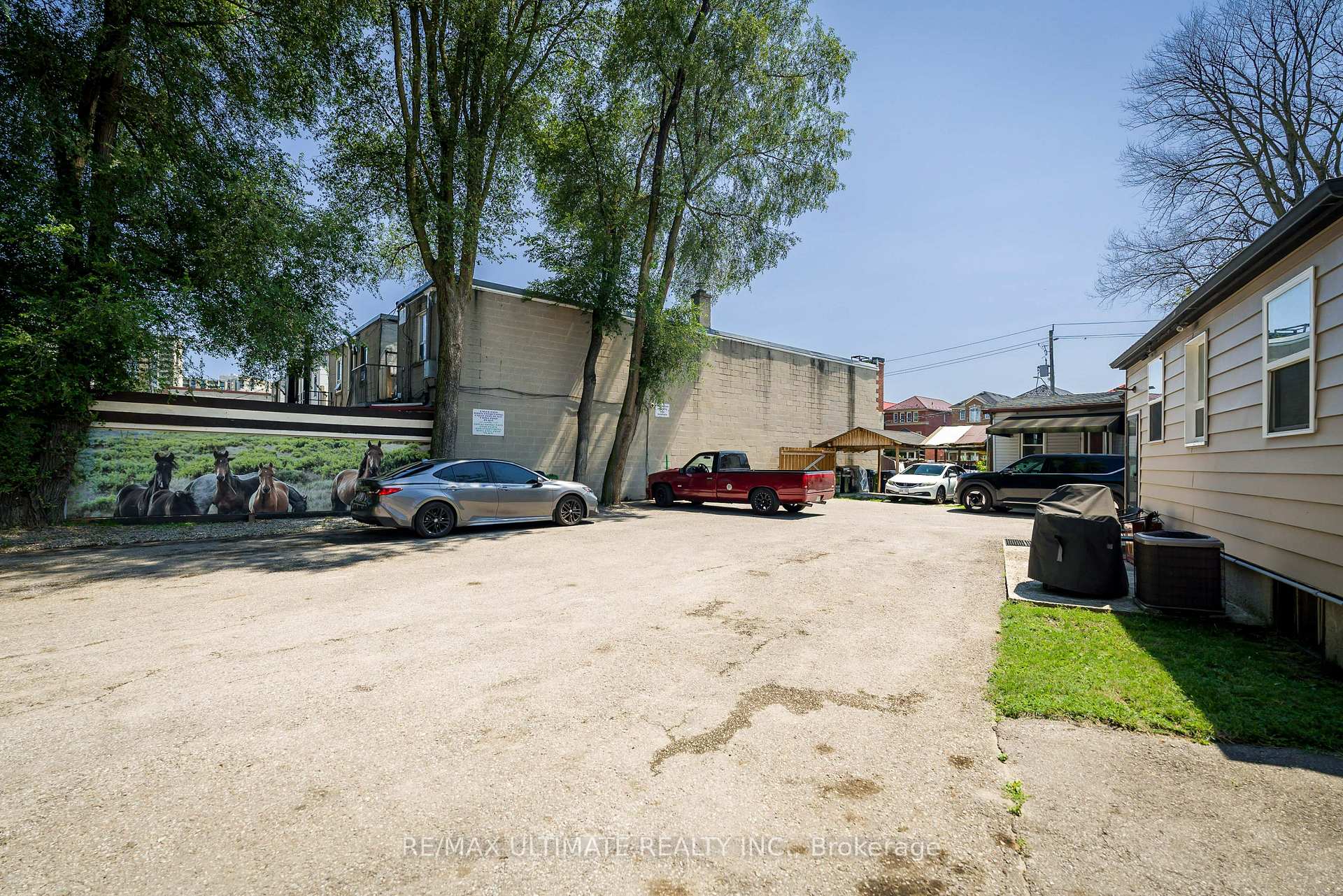 Photo 43 of 632 Trethewey Drive, North York, Brookhaven-Amesbury — HOMEH