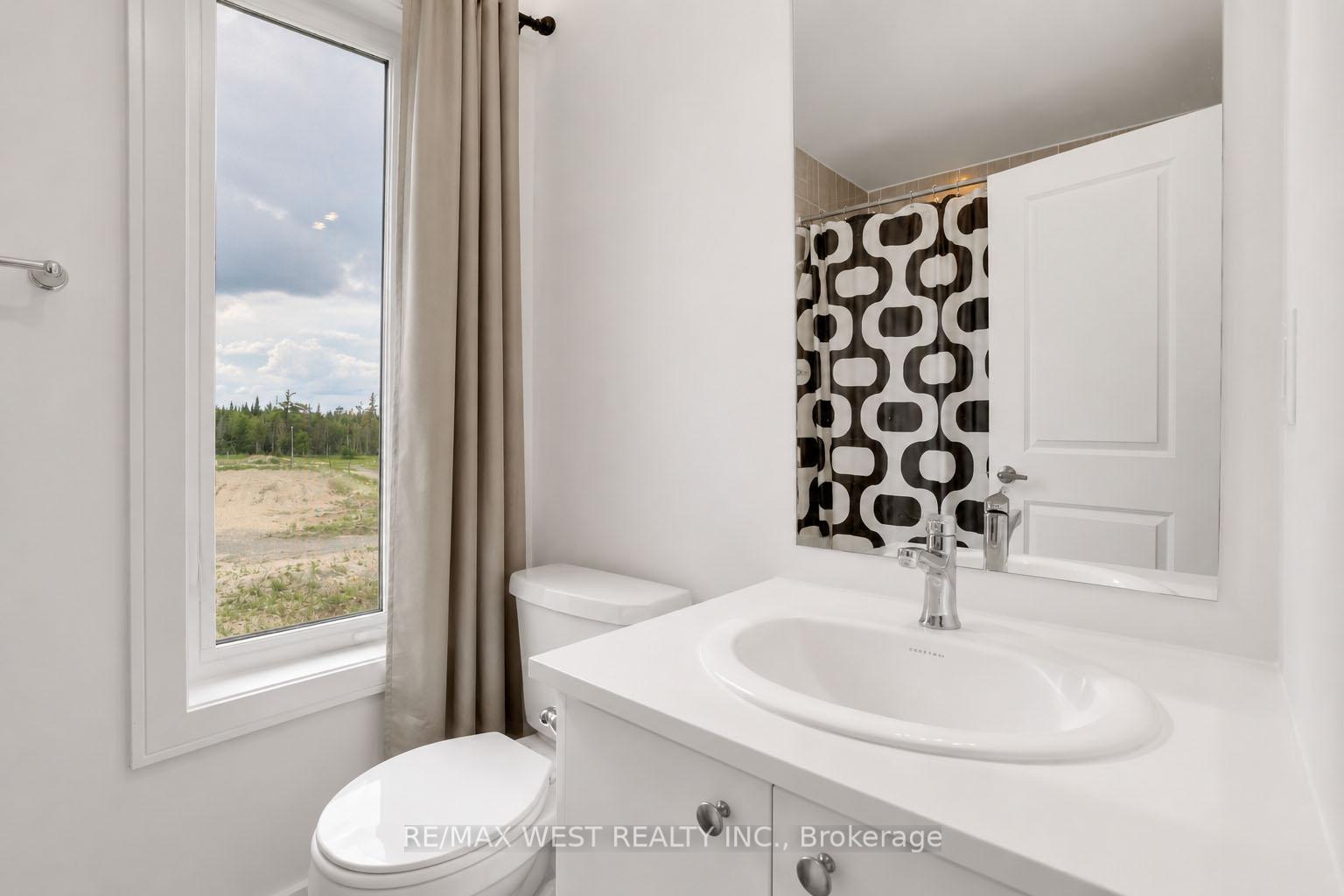 Photo 8 of 34 Spry Lane, Barrie, Innis-Shore — HOMEH