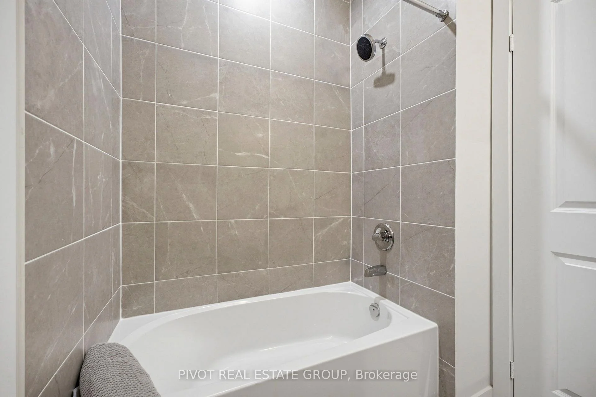 Photo 98 of 20 Observatory Way, Whitby, Brooklin — HOMEH