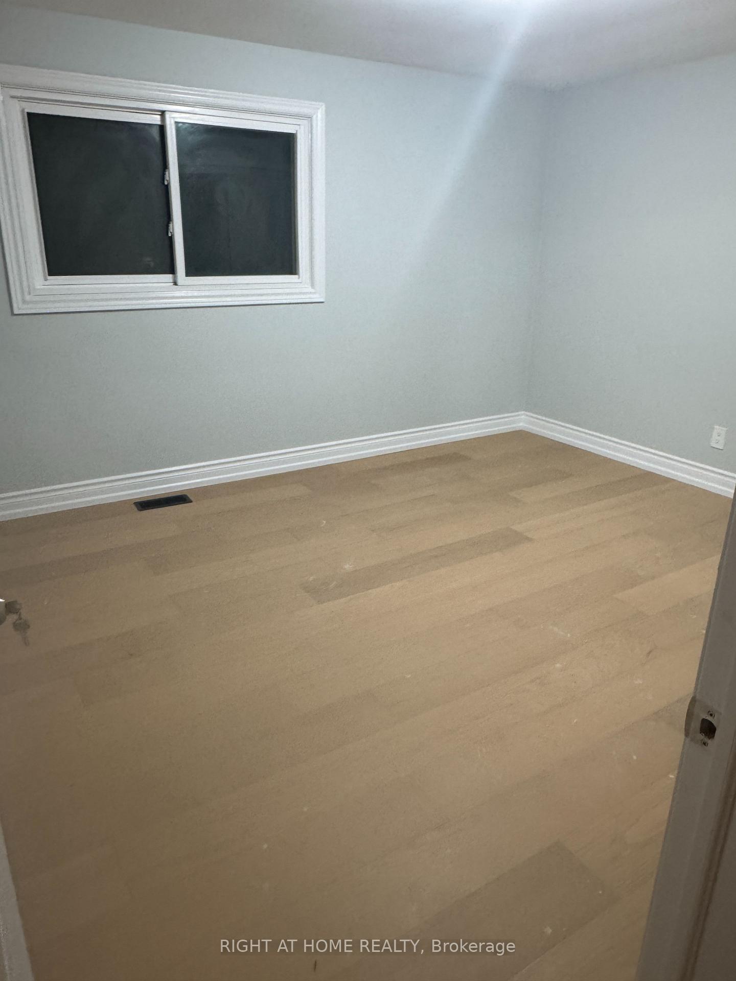 Photo 3 of 32 Conlins Road E, Scarborough, Highland Creek — HOMEH