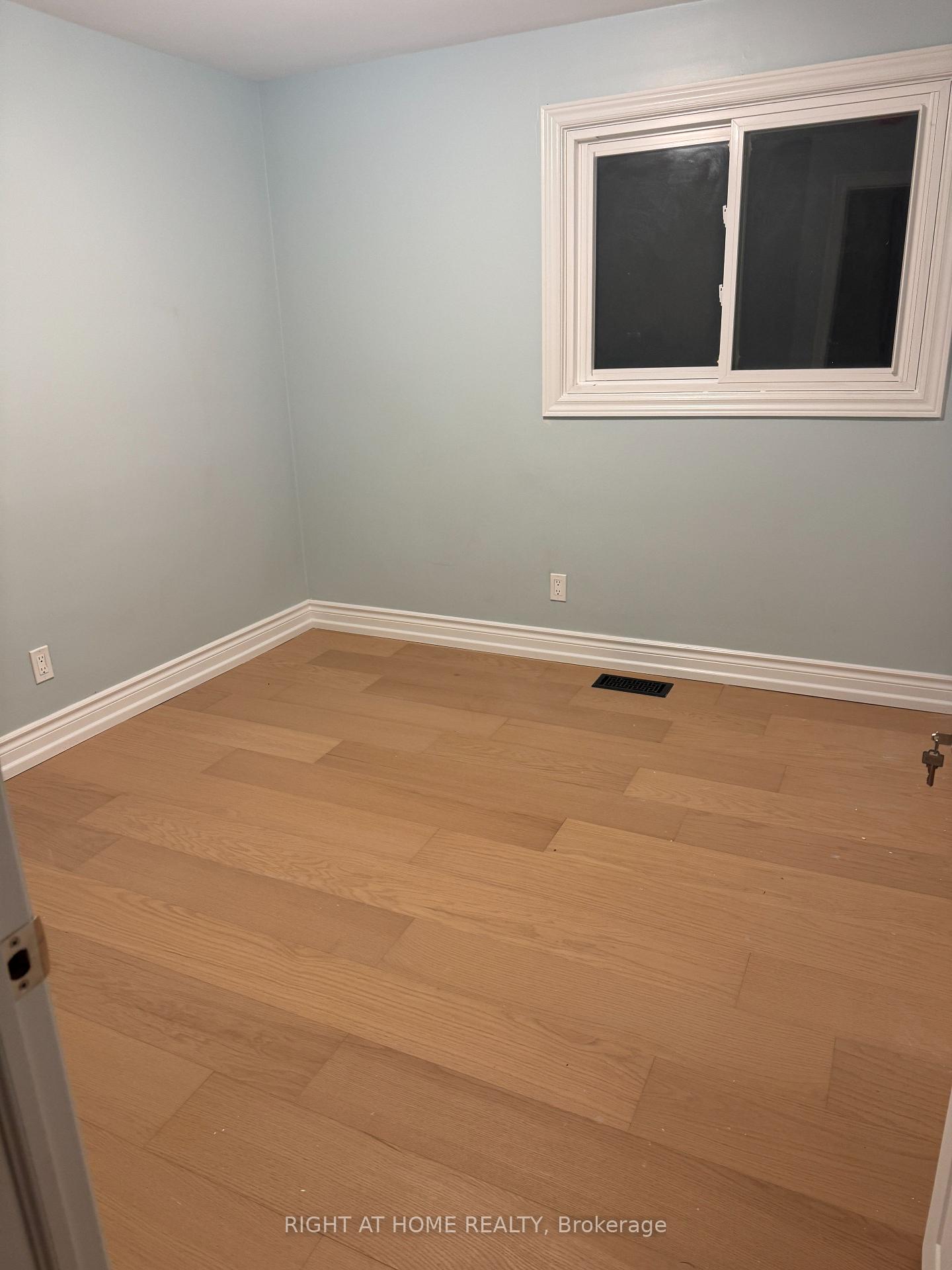 Photo 4 of 32 Conlins Road E, Scarborough, Highland Creek — HOMEH