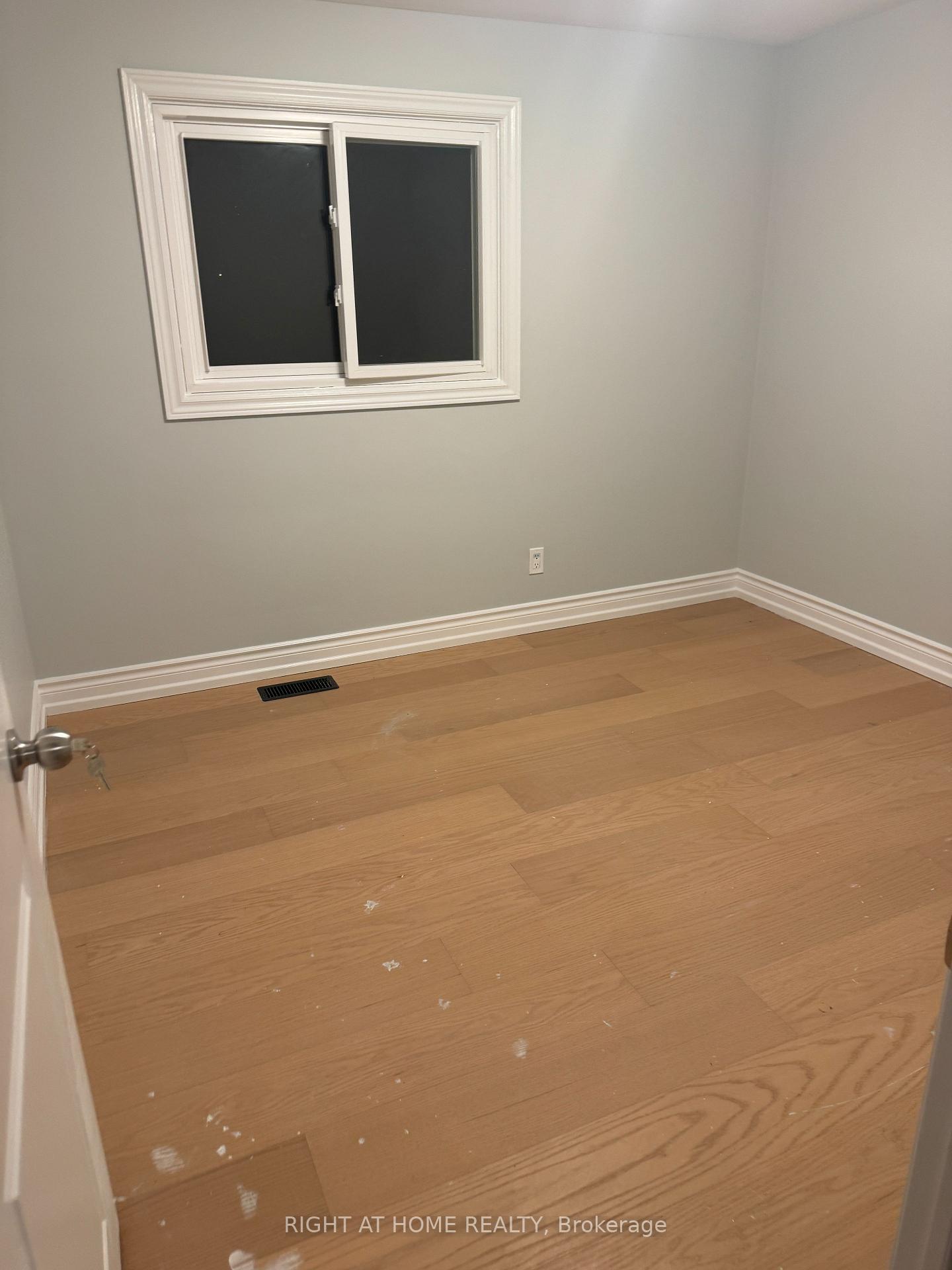 Photo 5 of 32 Conlins Road E, Scarborough, Highland Creek — HOMEH