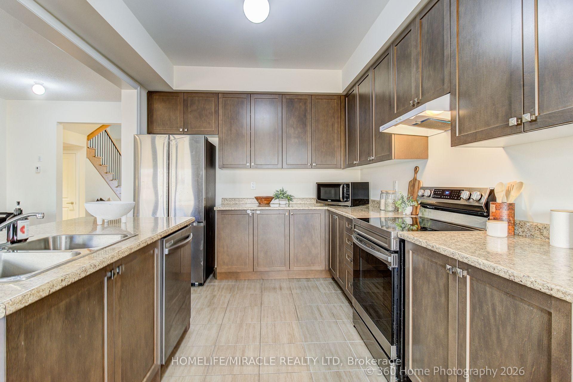 Photo 5 of 2528 Athena Path, Pickering, Rural Pickering — HOMEH