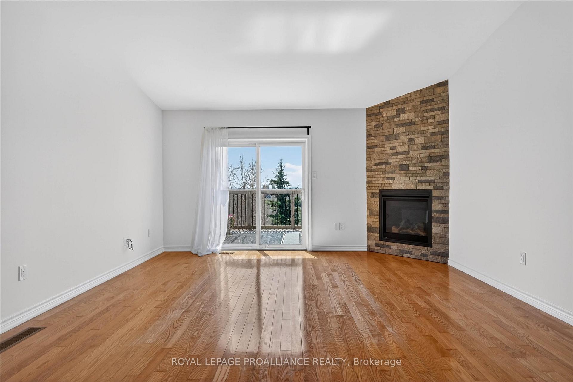 Photo 5 of 138 Village Crescent, Peterborough, Otonabee Ward 1 — HOMEH