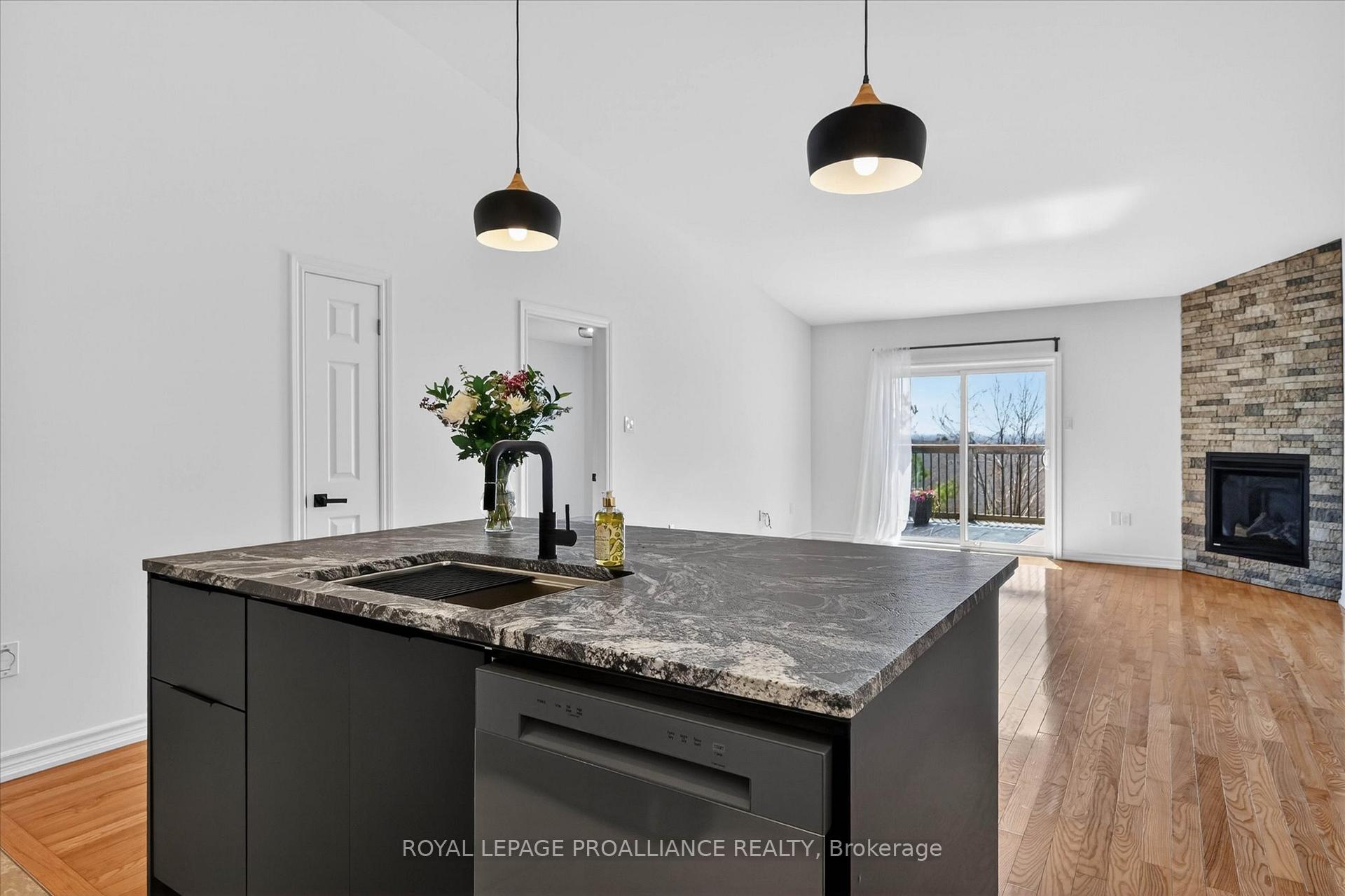 Photo 8 of 138 Village Crescent, Peterborough, Otonabee Ward 1 — HOMEH