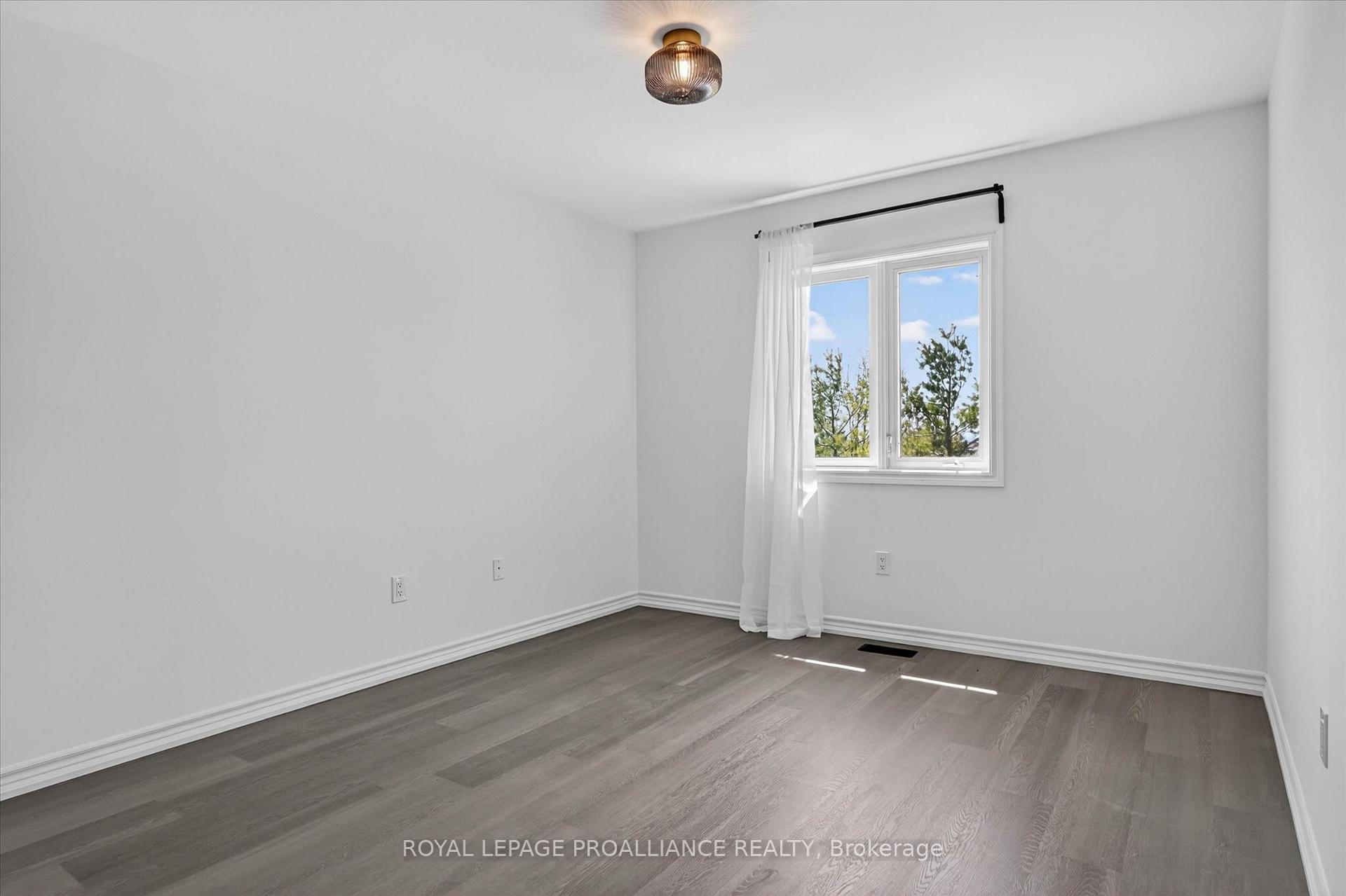 Photo 17 of 138 Village Crescent, Peterborough, Otonabee Ward 1 — HOMEH
