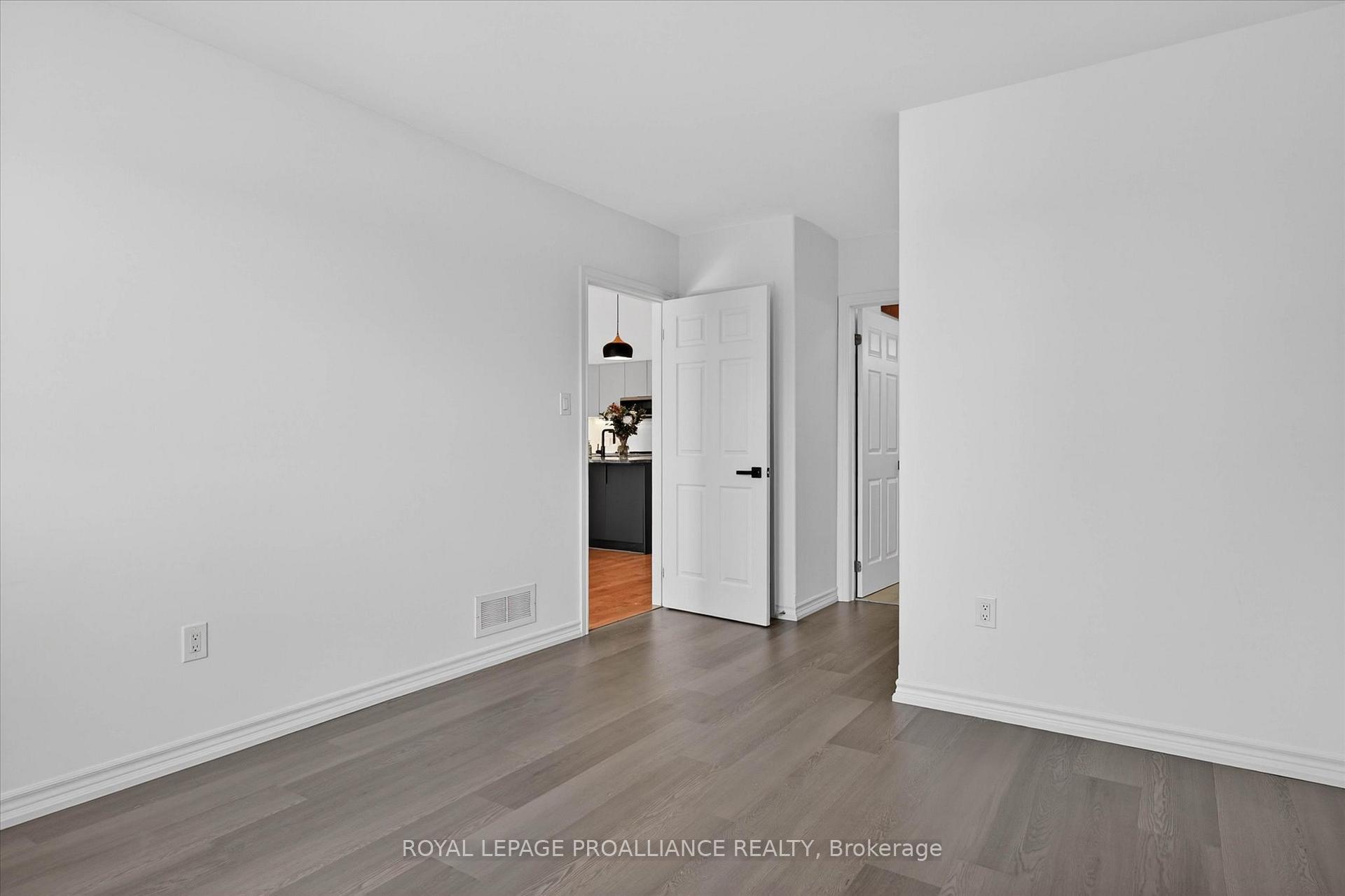 Photo 19 of 138 Village Crescent, Peterborough, Otonabee Ward 1 — HOMEH